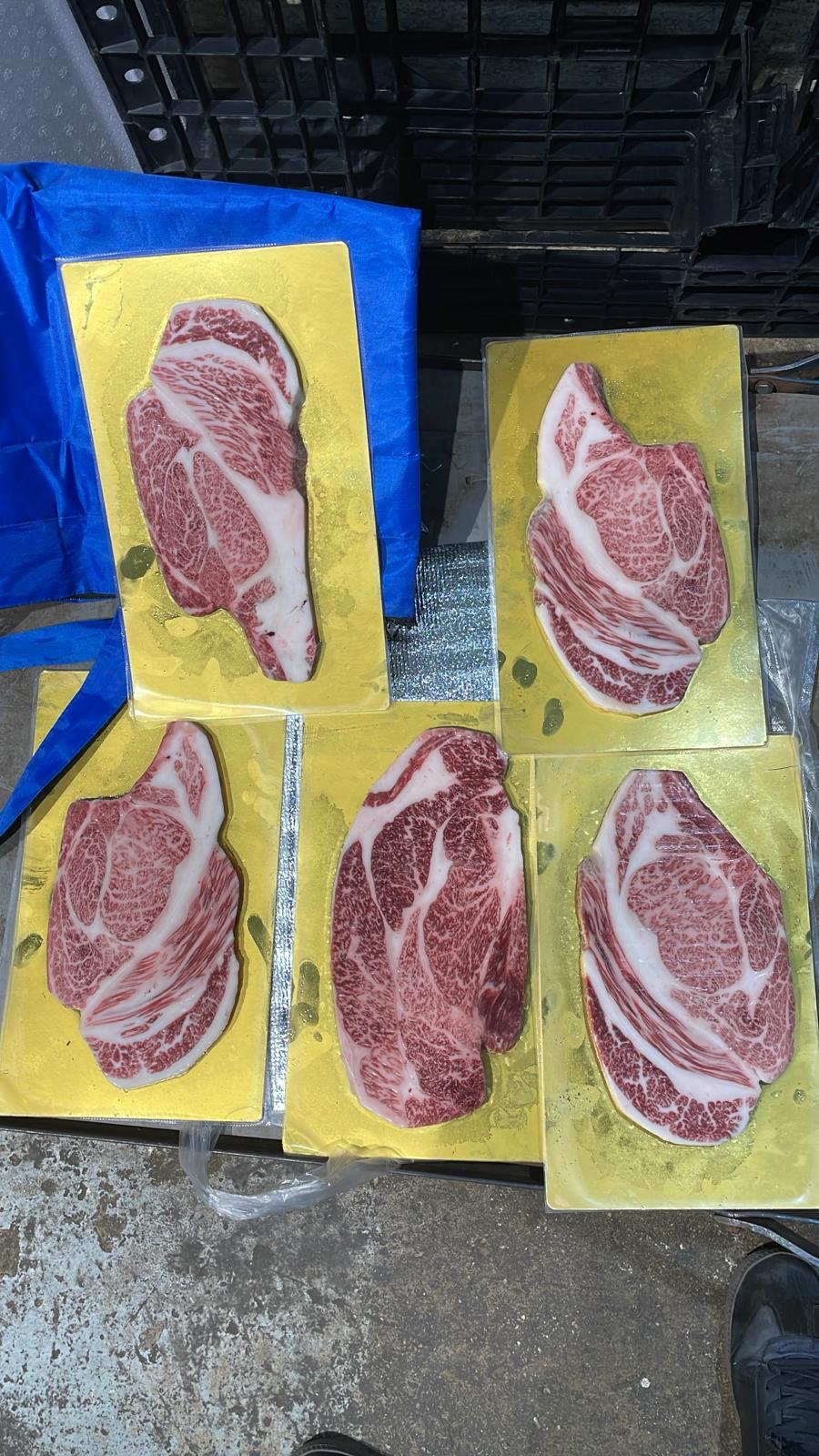 日本A5 宮崎和牛肩胛肉眼扒 Japanese A5 Miyazakigyu Wagyu Beef Shoulder RibEye 和牛肩カルビ ±250g/pack