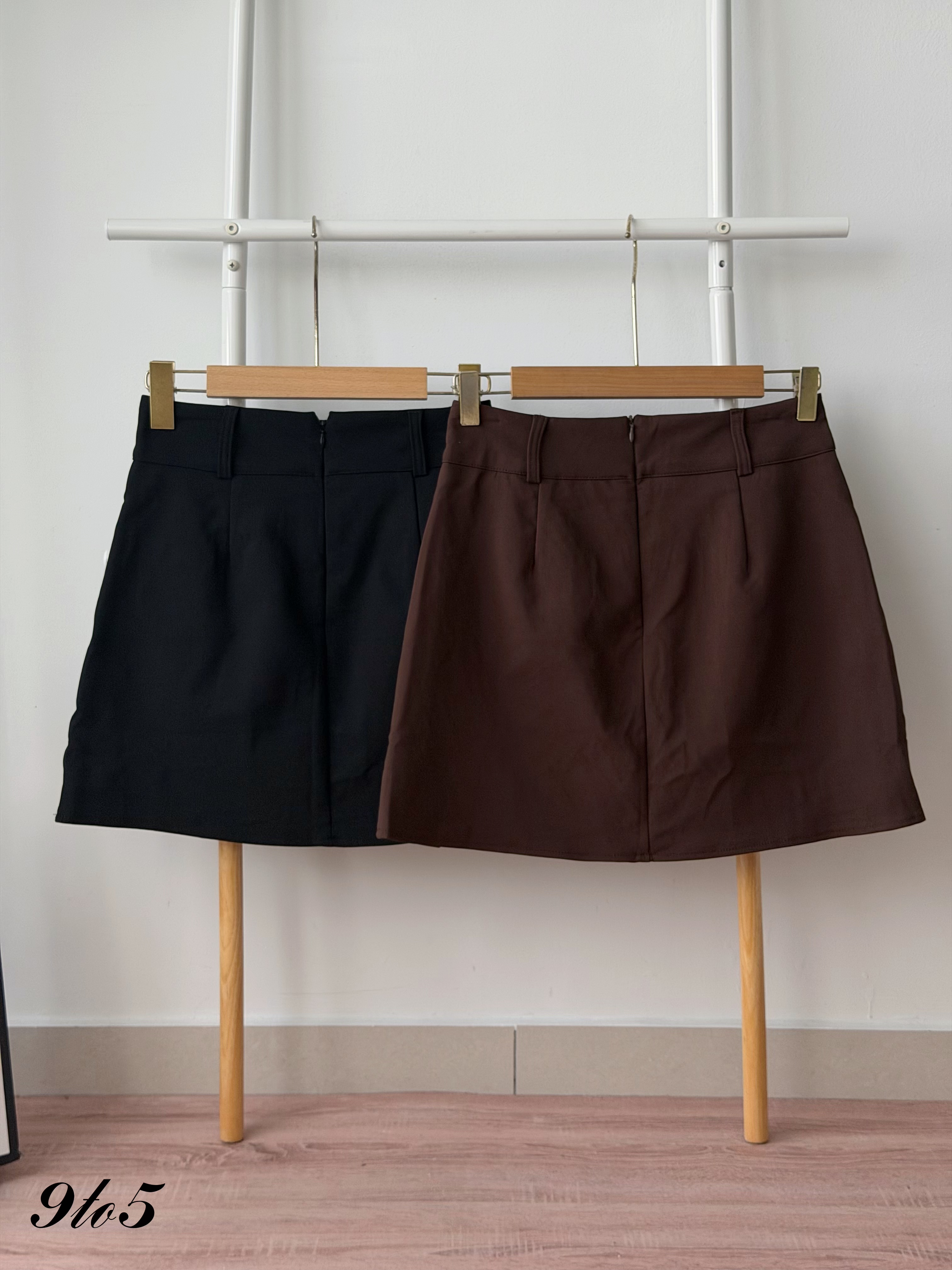 S2047 A Line Short Pleated Skirt - Black & Brown