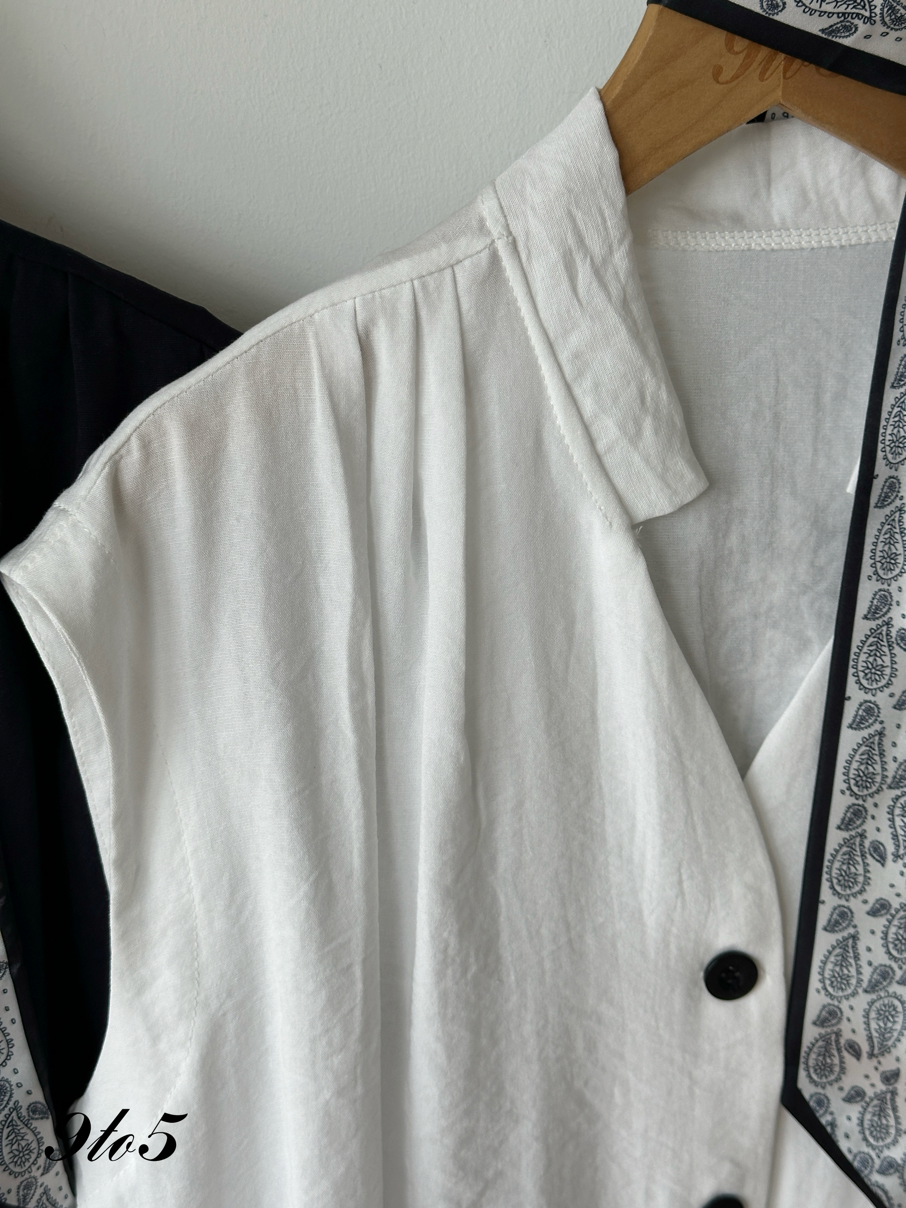 T4306 Diamond Neck Shirt - Blue & White