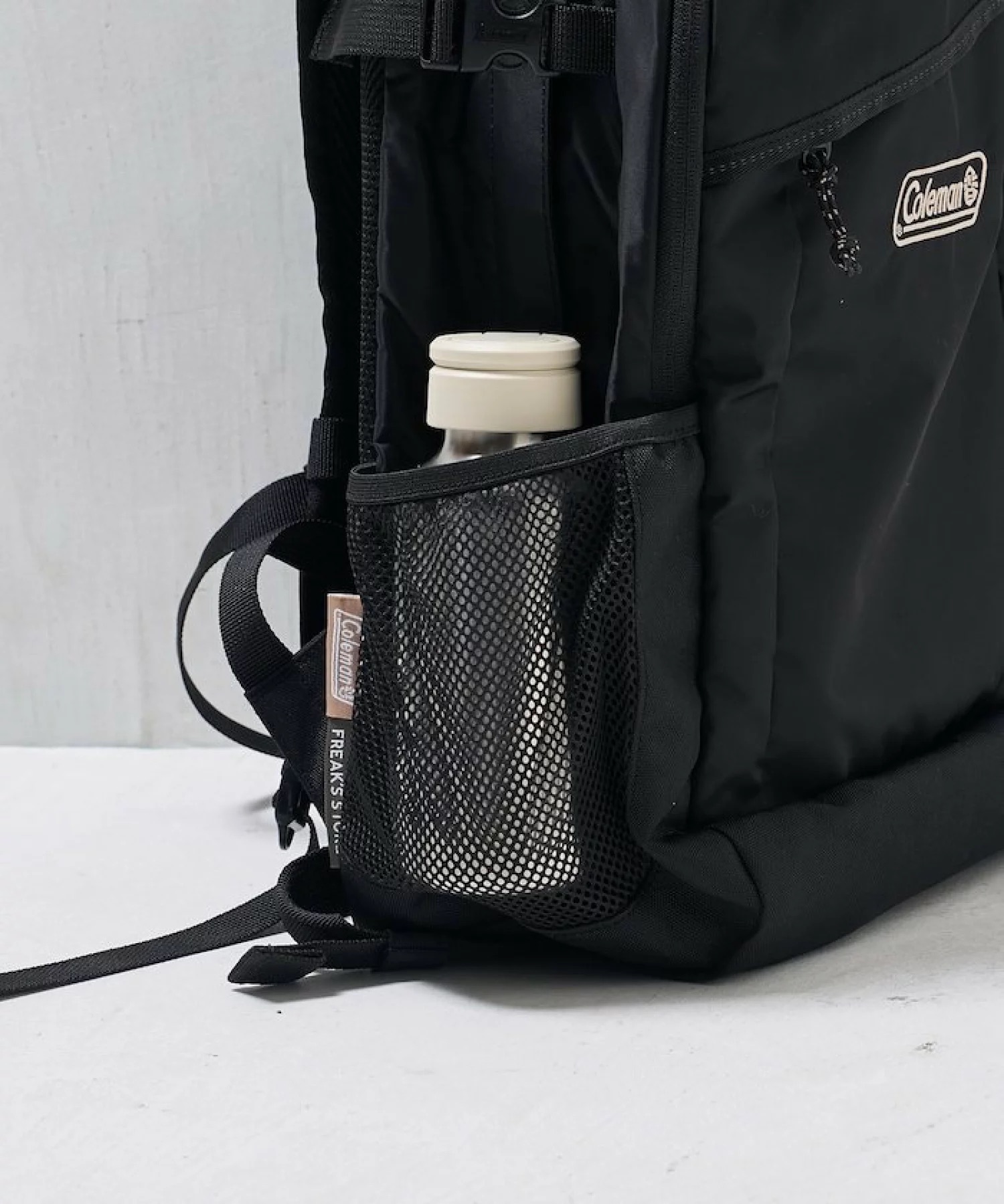 日本代購【 2026新商品 日本直送 FREAK'S STORE x Coleman 別注版 Walker 輕量尼龍 25L 背囊  |  FREAK'S STORE  Exclusive Walker 25L Backpack - Lightweight Nylon 】