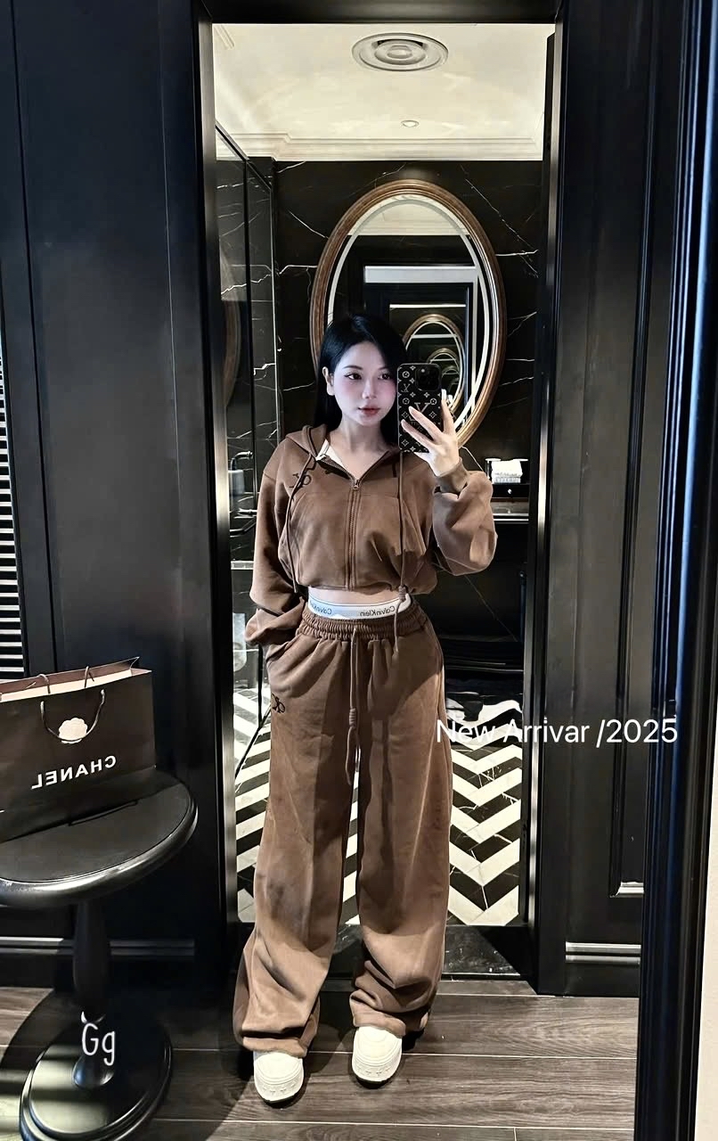 CK 短版連帽衫和寬褲套裝