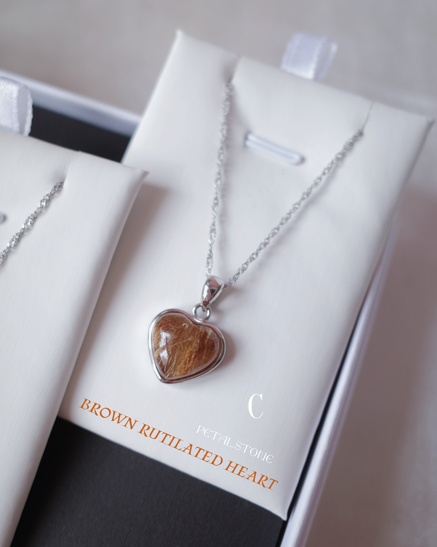 ✧BROWN RUTILATED HEART NECKLACE🤎