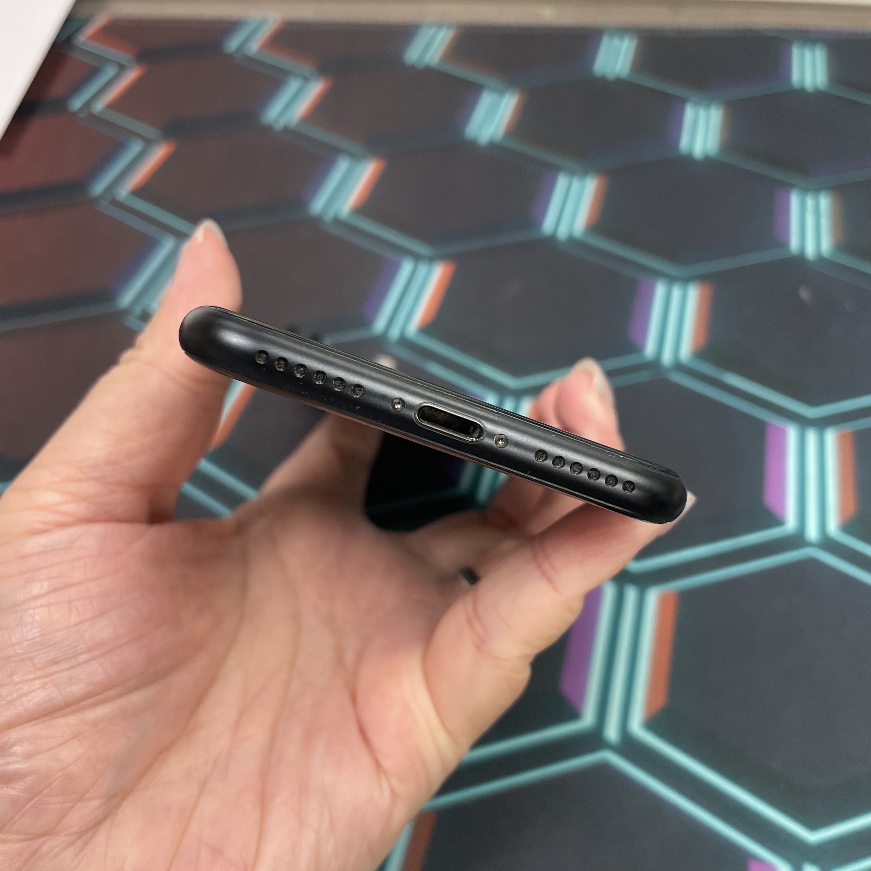 *7828 SE 3 勁靚機 64GB 電100 黑色 black