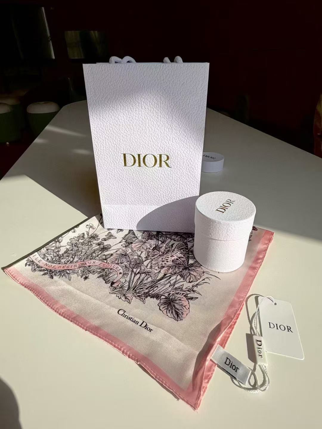 *【Dior 2025復古蝴蝶絲巾｜VIP積分禮品 限量登場】禮盒裝*