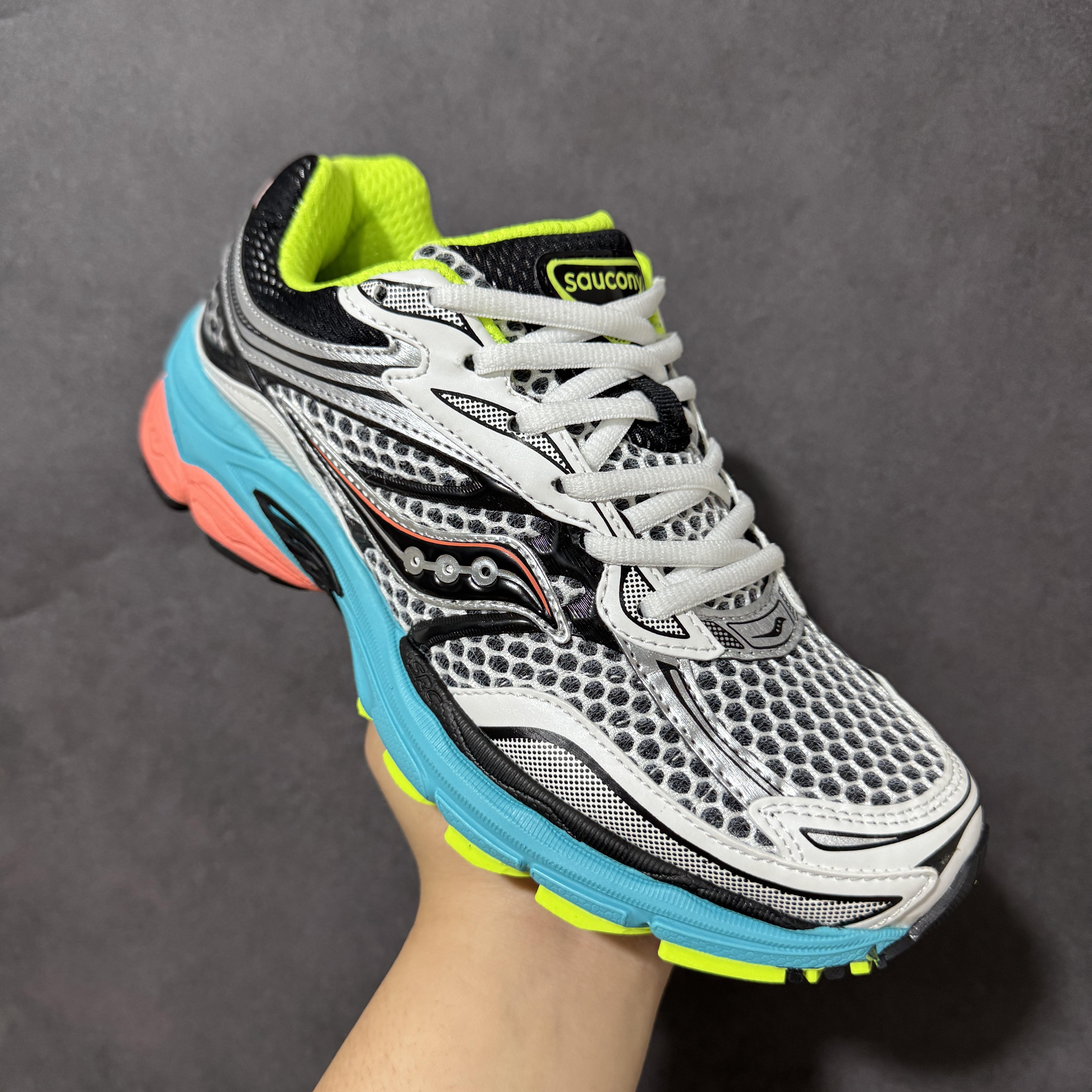 Saucony ProGrid Omni 9 OG