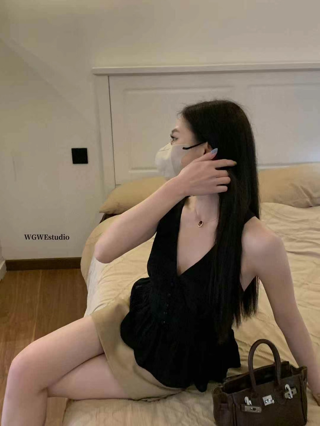 4480 交叉露背吊带上衣