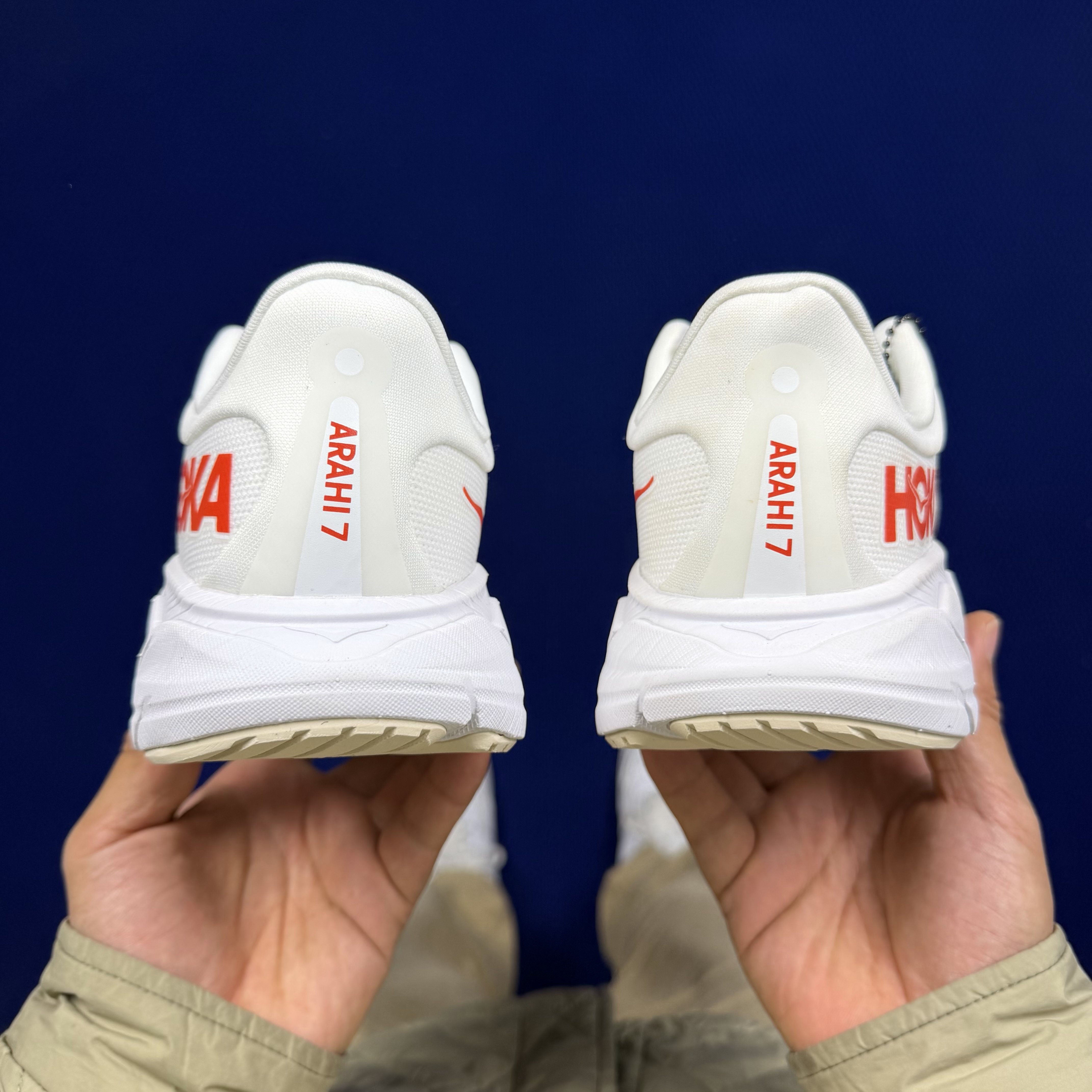 Hoka One One Arahi 7