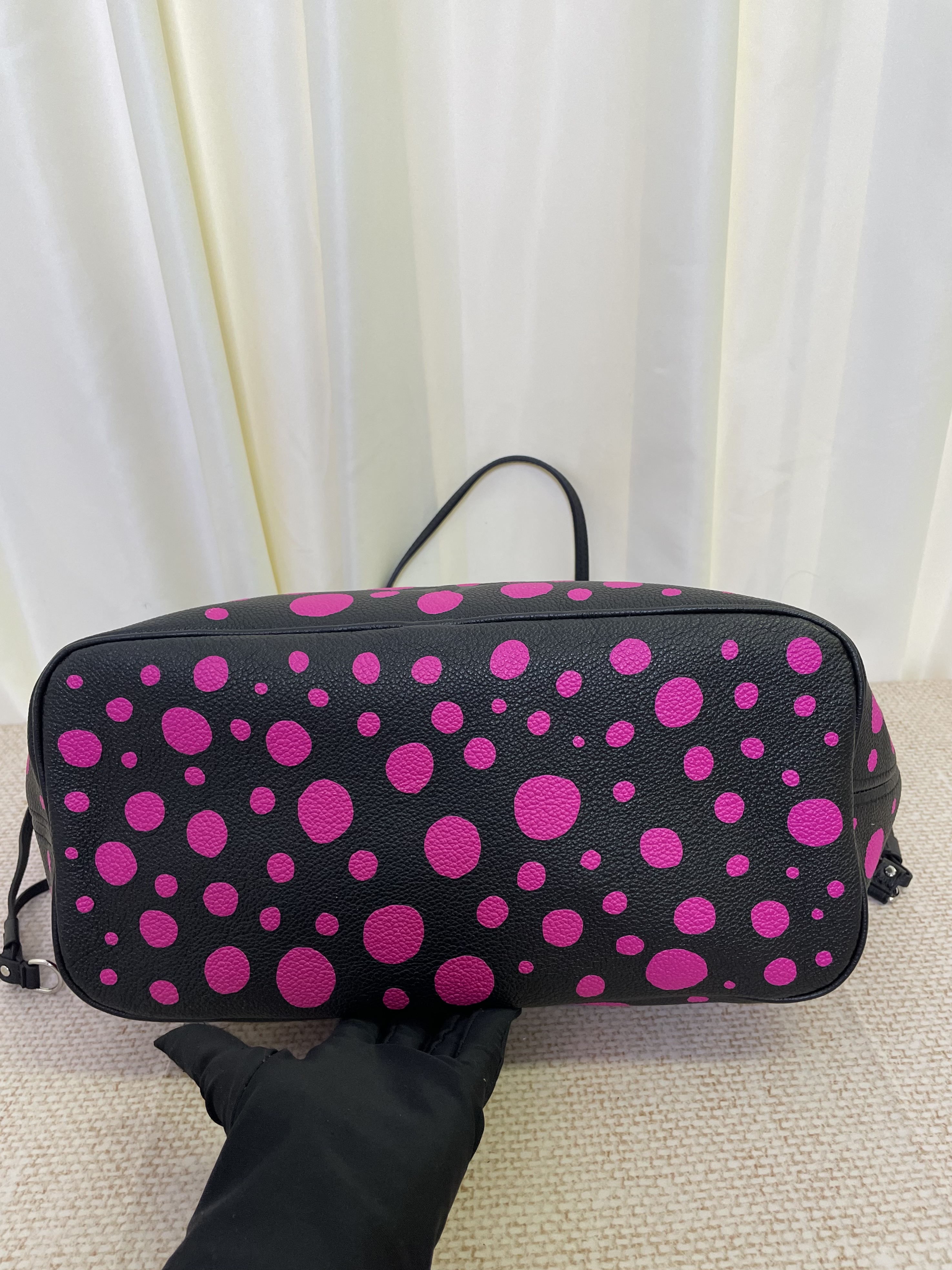 Pre-owned Louis Vuitton x Yayoi Kusama tote bag/ Product Code: 26031001