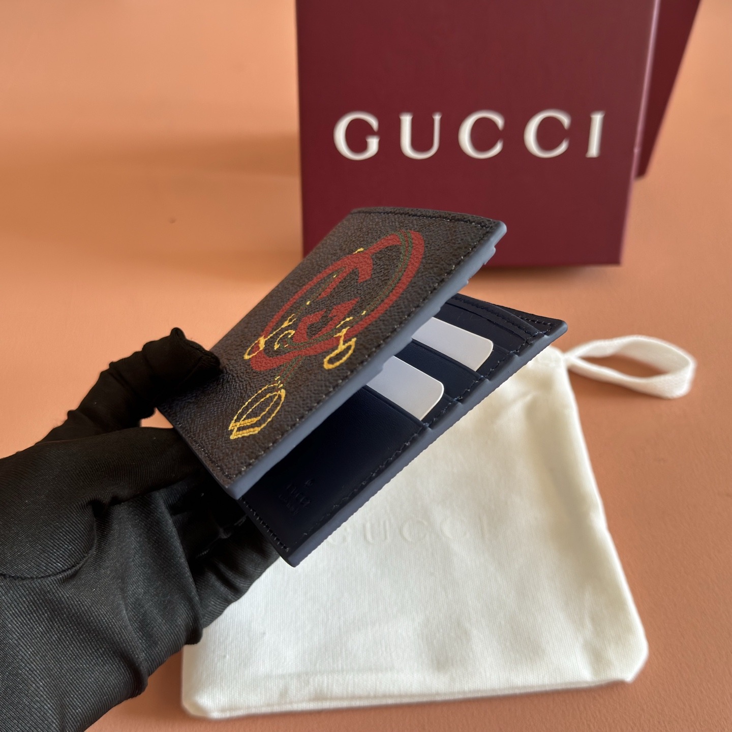 【原單】GUCCI 新年系列互扣式G馬鐙印花雙折銀包