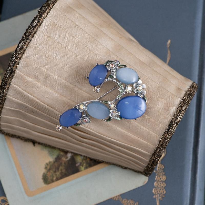 Vintage C.a. 1950s BSK 7 or ? Motif Two Tone Blue Thermoset Brooch (MT1389)