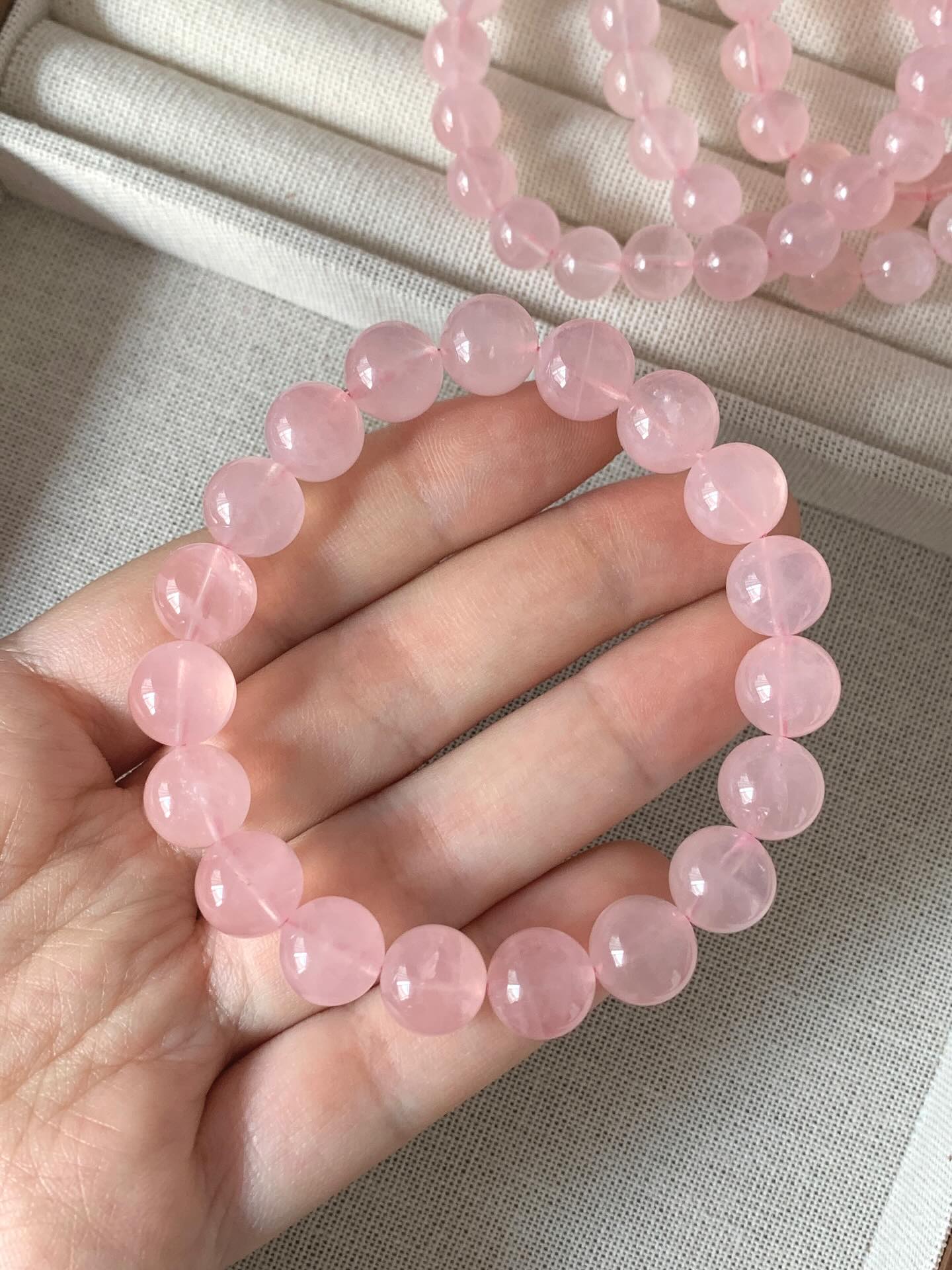 高货粉晶 ｜High grade Rose quartz8m+ RM14810m+ RM168粉晶的功效主要集中在情感與人際關係方面，包括「愛情之石」之稱的招桃花運、增進人緣和生意緣。它也被認為能平衡心輪，有助於舒緩緊張情緒、療癒情感創傷，並提升自信心。 Rose quartz is a pink crystal associated with love, compassion, and emotional healing, believed to open the heart chakra to promote self-love, forgiveness, and inner peace. It’s used in energy work, meditation, and skincare tools like gua sha and rollers, which are said to boost circulation, reduce puffiness, and promote a radiant complexion. While not scientifically proven, proponents suggest it can soothe anxiety and grief, foster positive relationships, and even attract love when placed near a bed. #粉晶 #粉晶水晶 #粉晶原石  #rosequartz #gemstone #naturestone #crystalhealingjewelry #马来西亚水晶网店