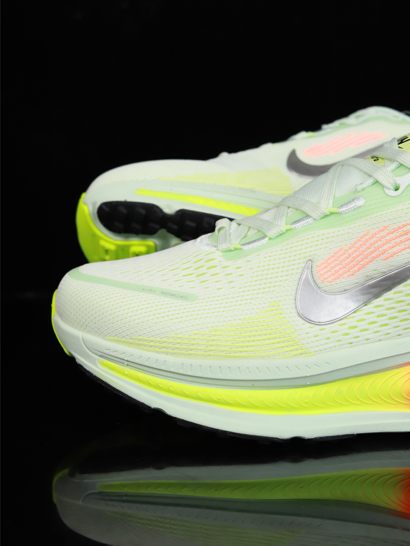 Nike Vomero 18 HM6803-300