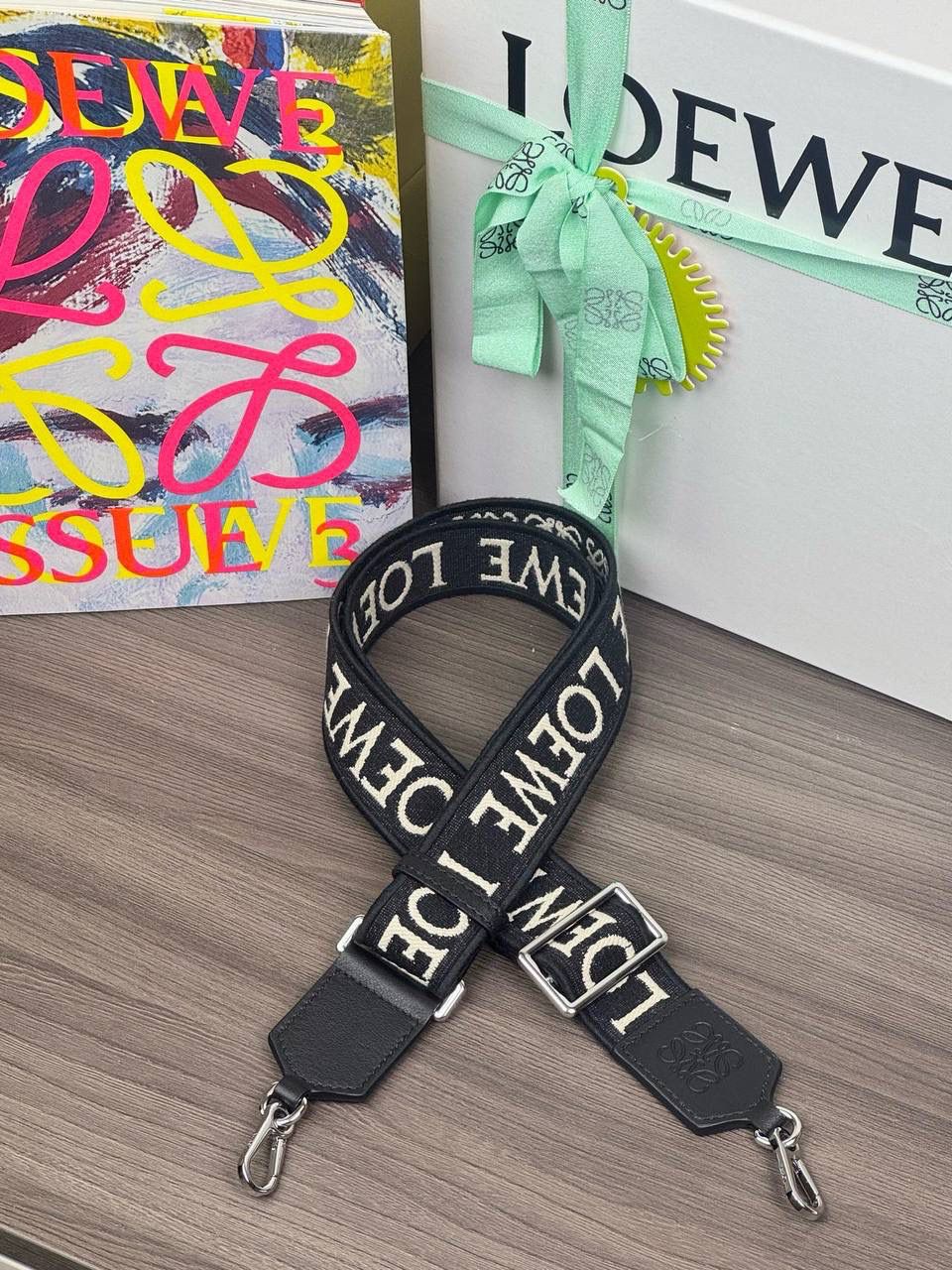 👉🏻升级版肩带【墨白】✅ 𝐀𝐧𝐚𝐠𝐫𝐚𝐦 刺绣肩带「墨白」 👈 全新升级上线♻️ （长度可调节） 编码：182323