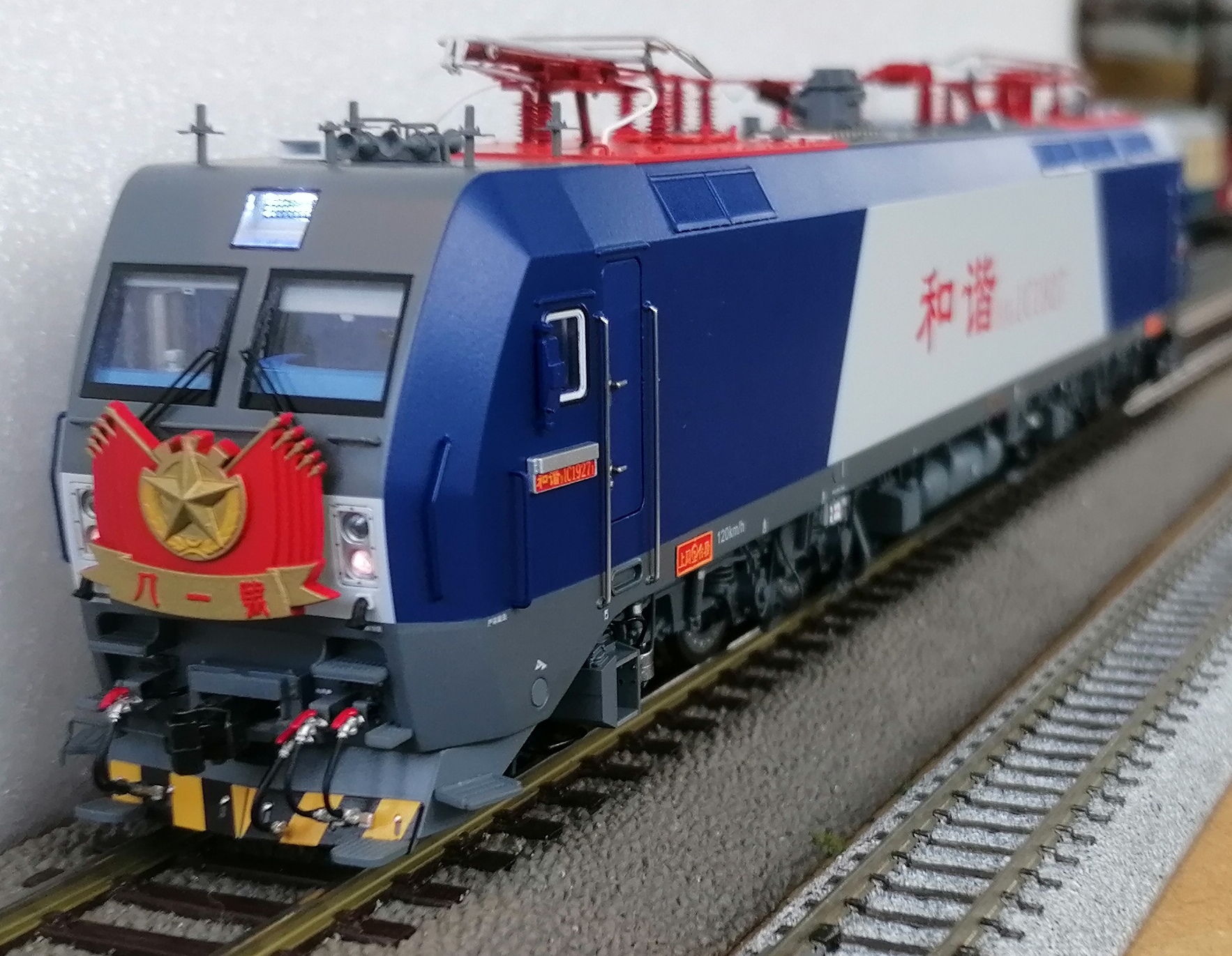 中车长鸣HO比例仿真火车模型 HXD1C 电力机车#1927（八一）(數碼音效版）