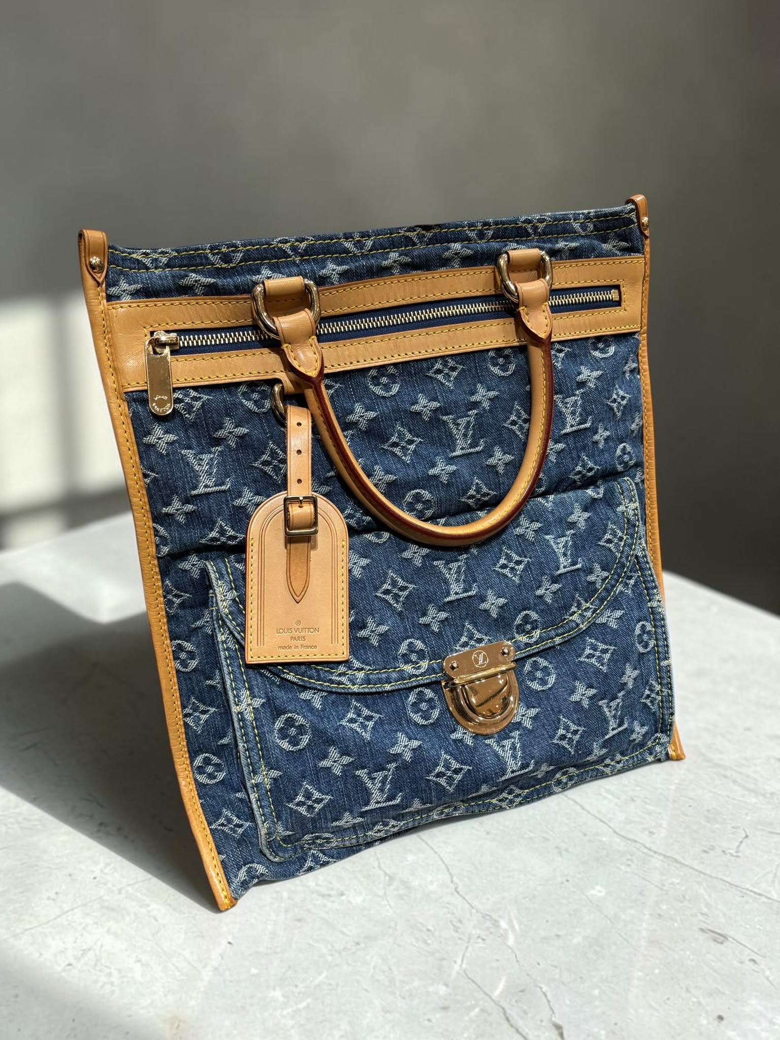 Lv Denim Monogram Flat Shopper 限量版牛仔 M95018 100%Authentic, 95%New ✅Dust bag