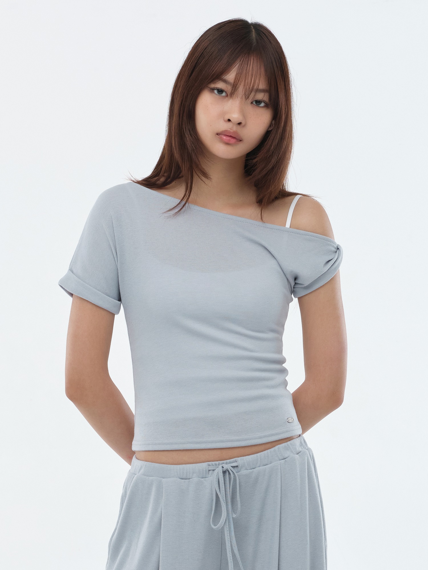 【氣質美感One Shoulder Top】預購_Flow Unbalanced Cropped T-shirt by Conch