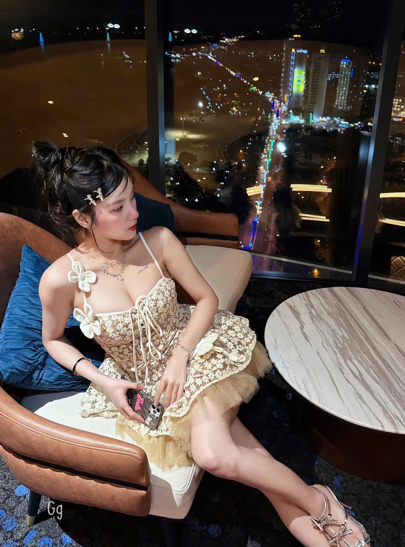 卉貼花束身迷你連身裙