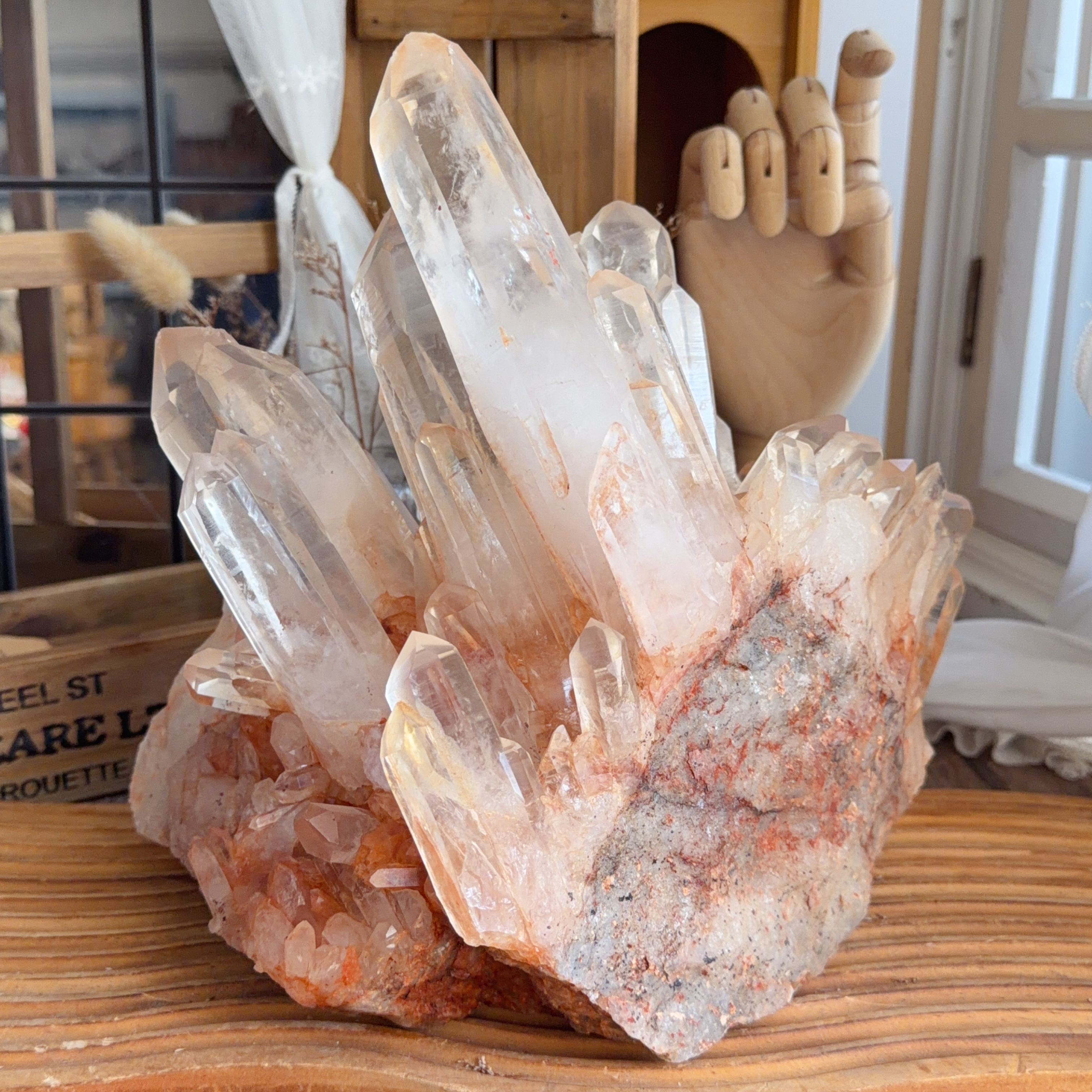 天然橙色皮白晶簇（包底座）