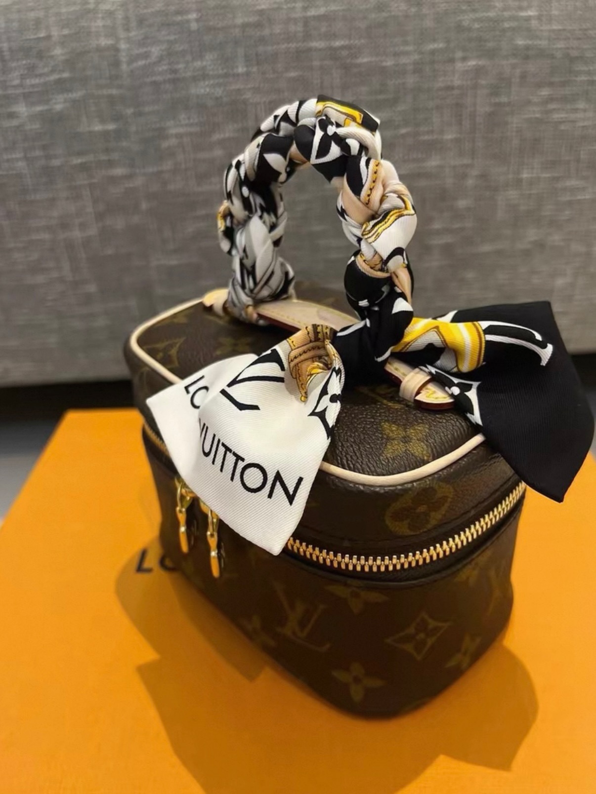 Lv🤍PRE OWNED 🖤黑金鍊條款Twilly 