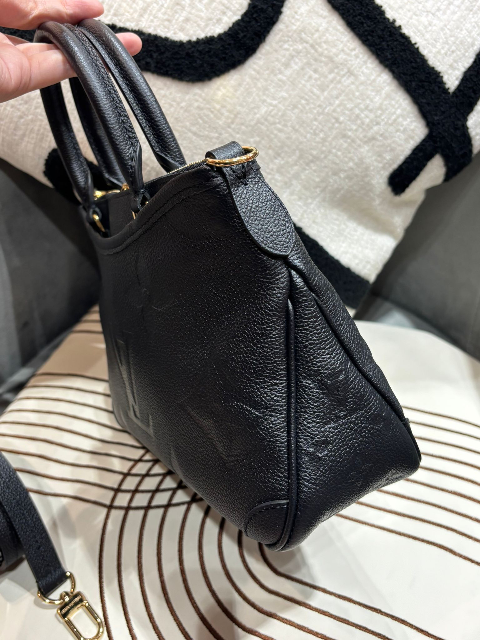 Lv Calfskin Monogram Empreinte Trianon PM 2 way bag M46488 100%Authentic, 99%New ✅Dust bag 