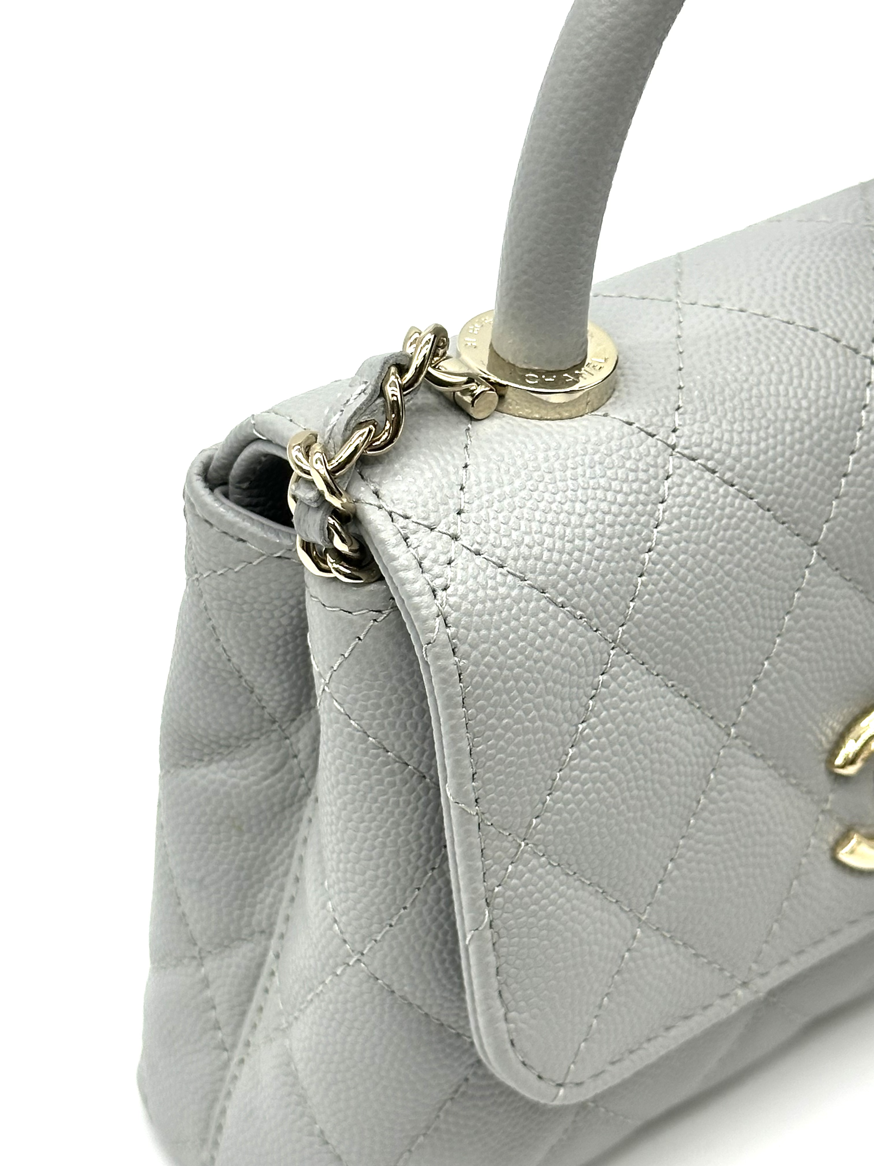 Pre-Owned CHANEL Quilted Caviar Coco Top Handle Flap Bag / Product Code: 26042109