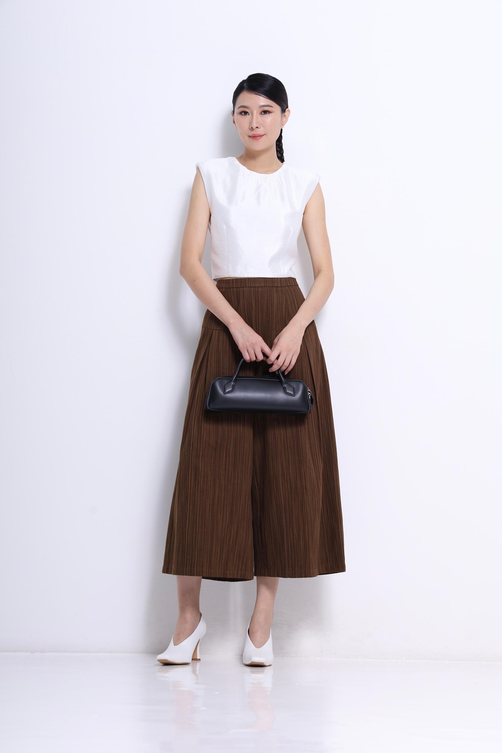 CP1631 Noir Bloom Wide-Leg Pants