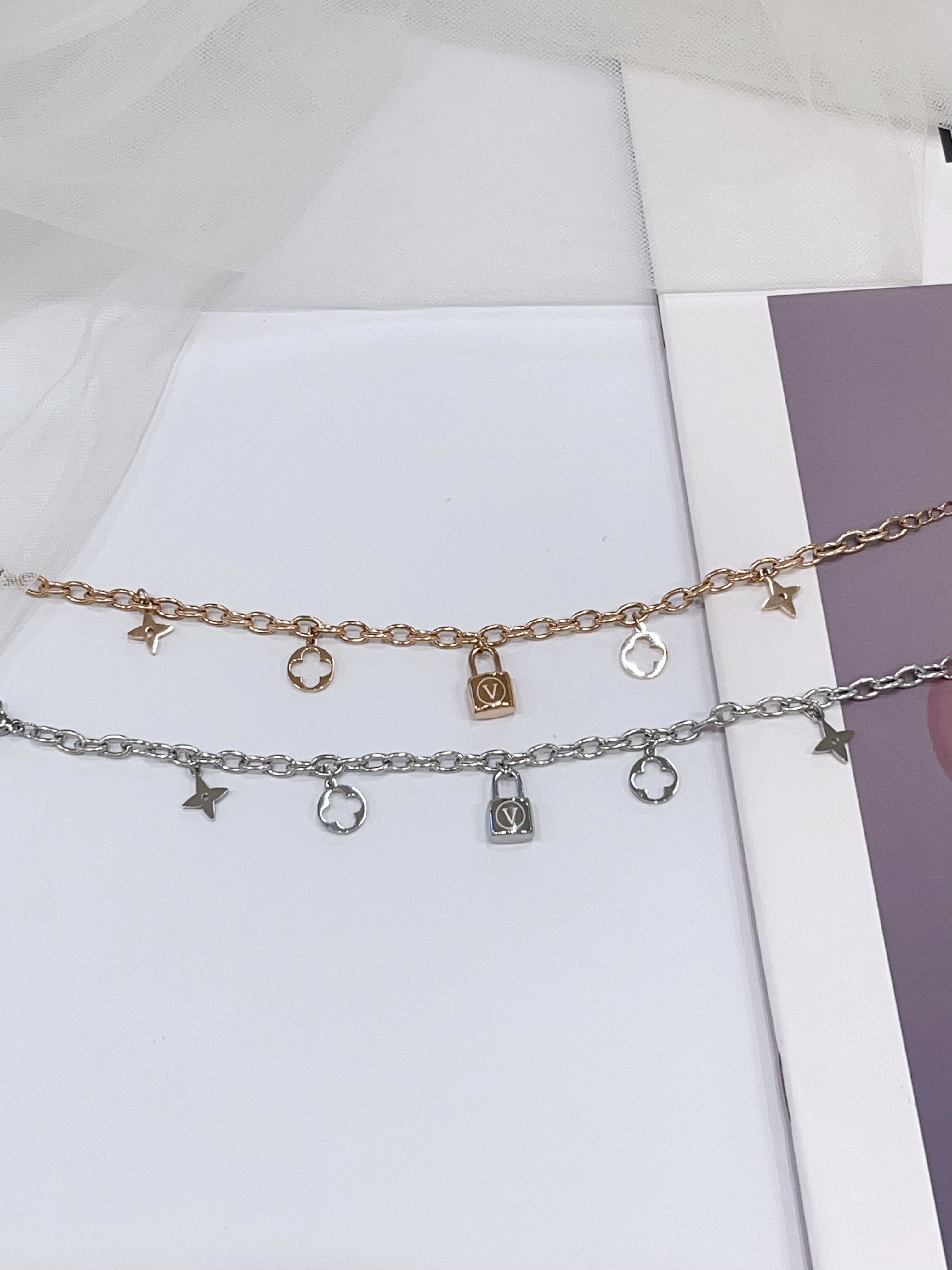 V字小锁头×四叶草钛钢手链