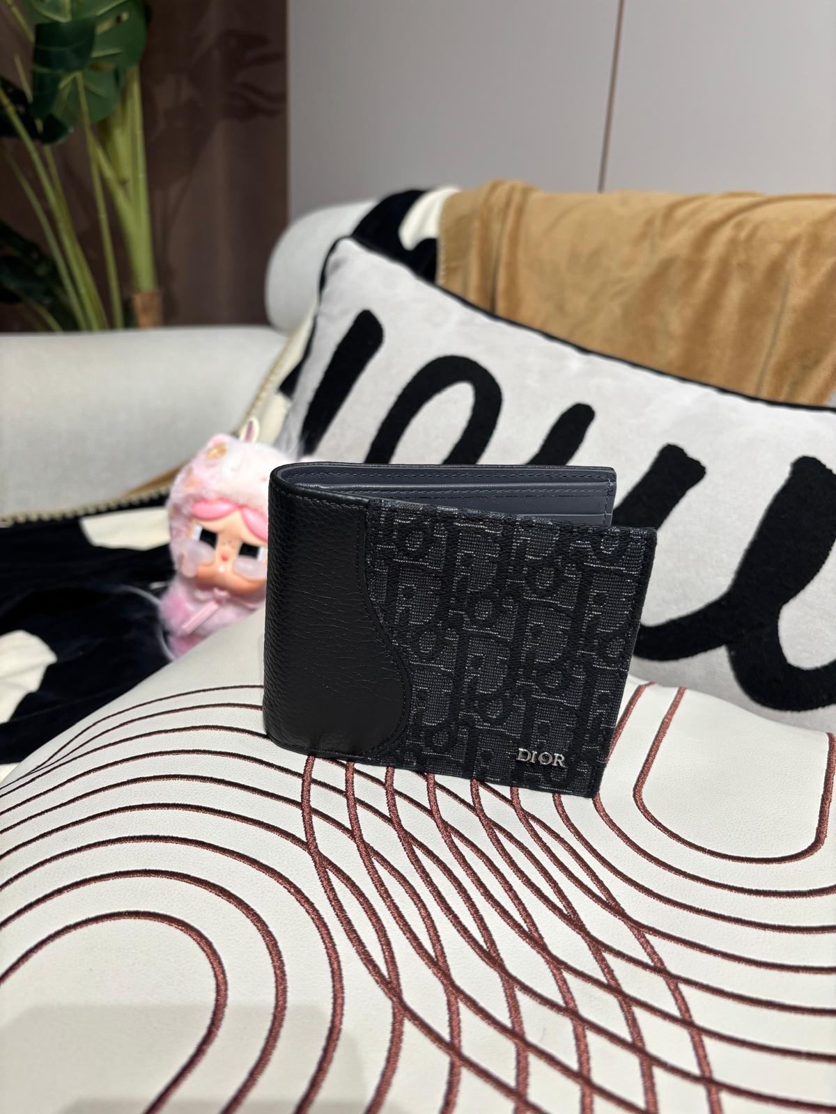 Dior Short Wallet 100%Authentic, 95%New