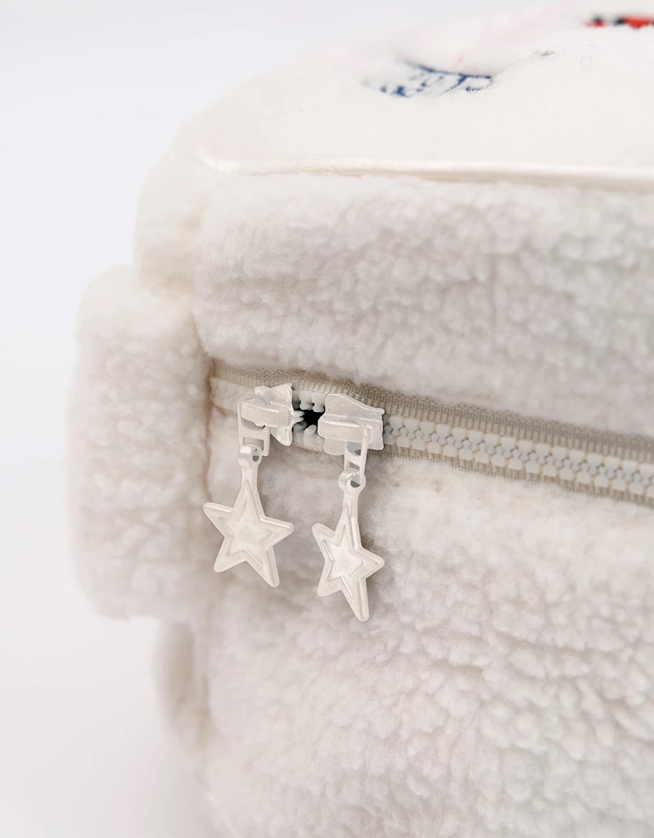 📦訂購 台灣限定 三麗鷗 Sanrio Hello Kitty聯名 刺繡圖案羊羔毛手提圓型化妝包