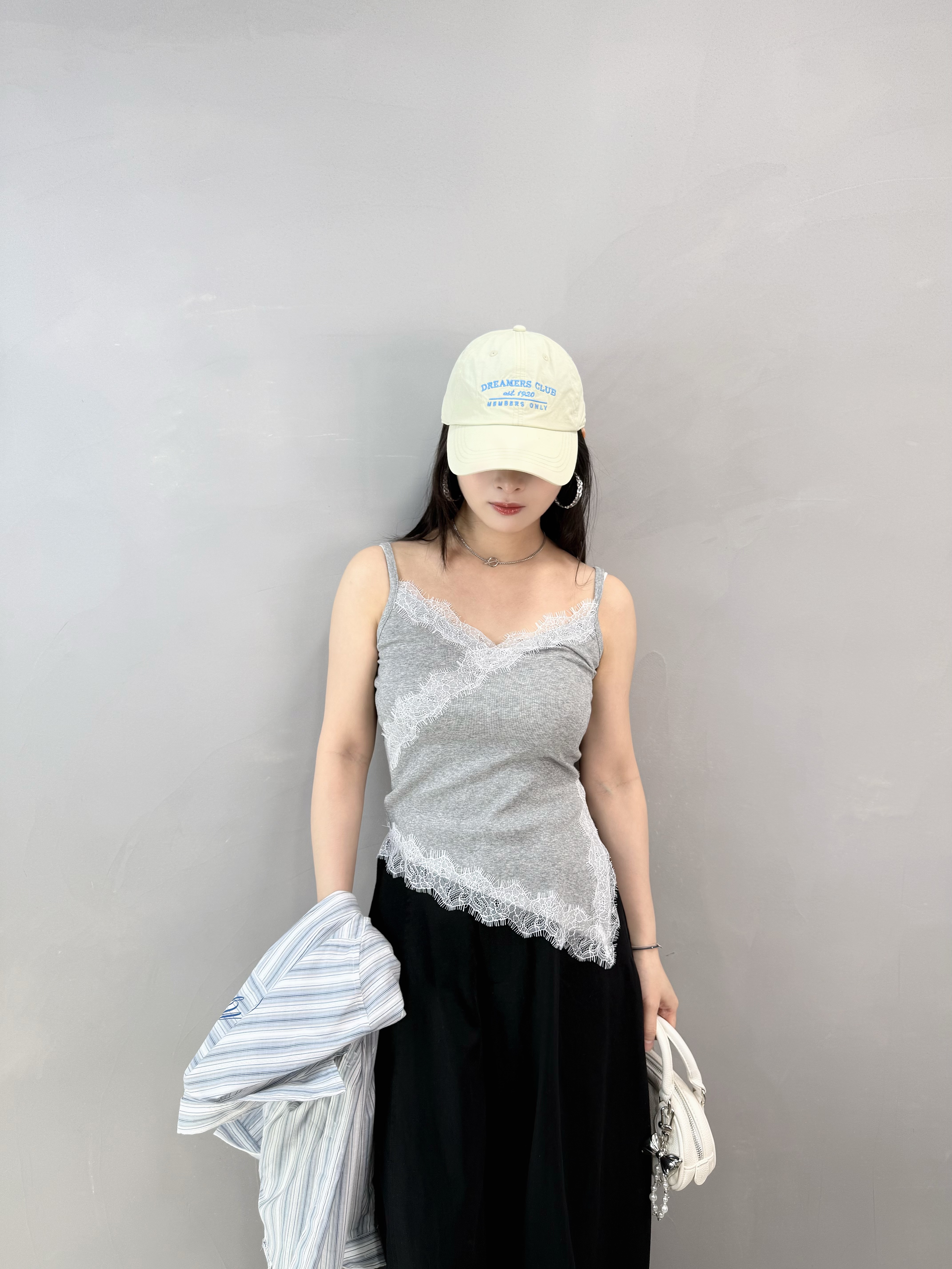 I63 斜Cut開叉Lace背心