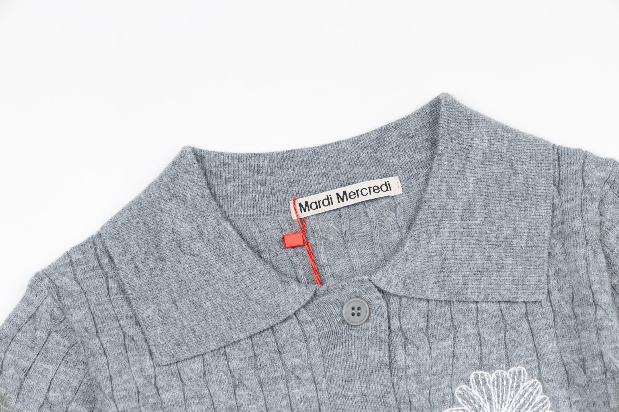 Mardi Mercredi Flower Embroidery Cable Short Sleeve Knit