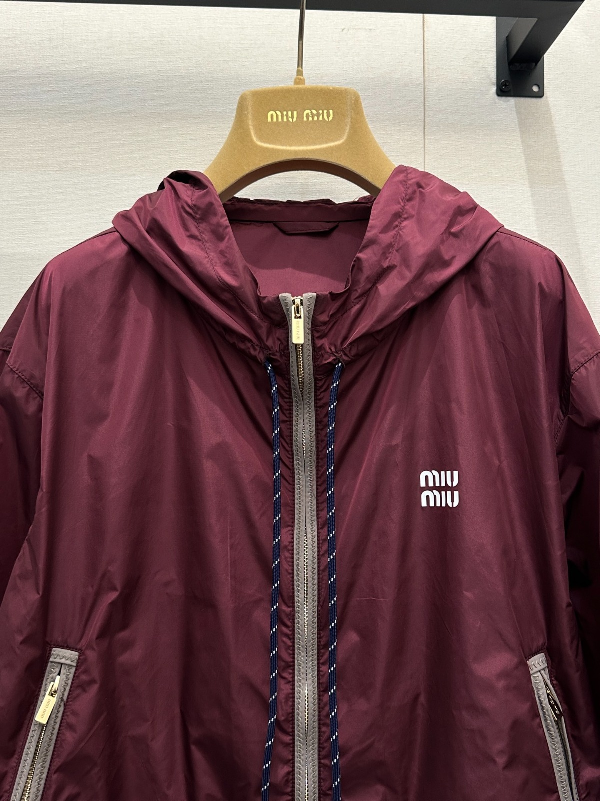 【頂級原單】Miu Miu 連帽拉鍊外套