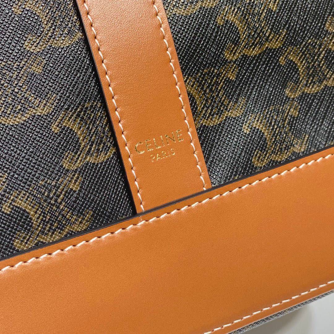 🔥大货实拍图 𝗖𝗘𝗟𝗜𝗡𝗘 ♥ 𝗧𝗥𝗜𝗢𝗠𝗣𝗛𝗘 𝗖𝗔𝗡𝗩𝗔𝗦中号水桶 多少年都不会倦怠的经典与复古设计，可以说是品牌标志性收藏款了。型号：191132 尺寸：33*27*17cm