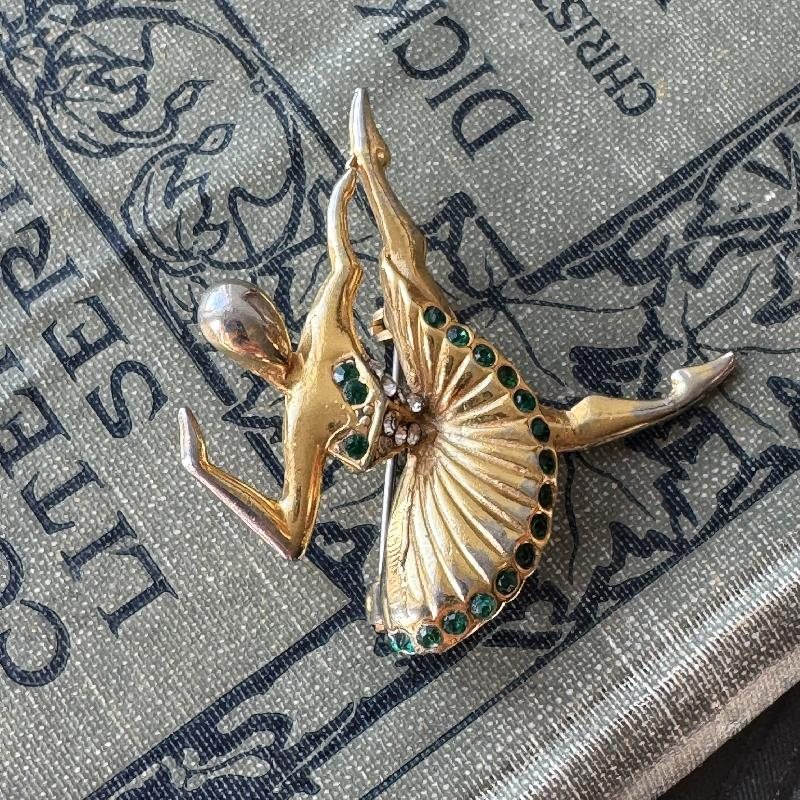 Vintage Elegant Bejeweled Ballerina Golden Brooch (MT2364)