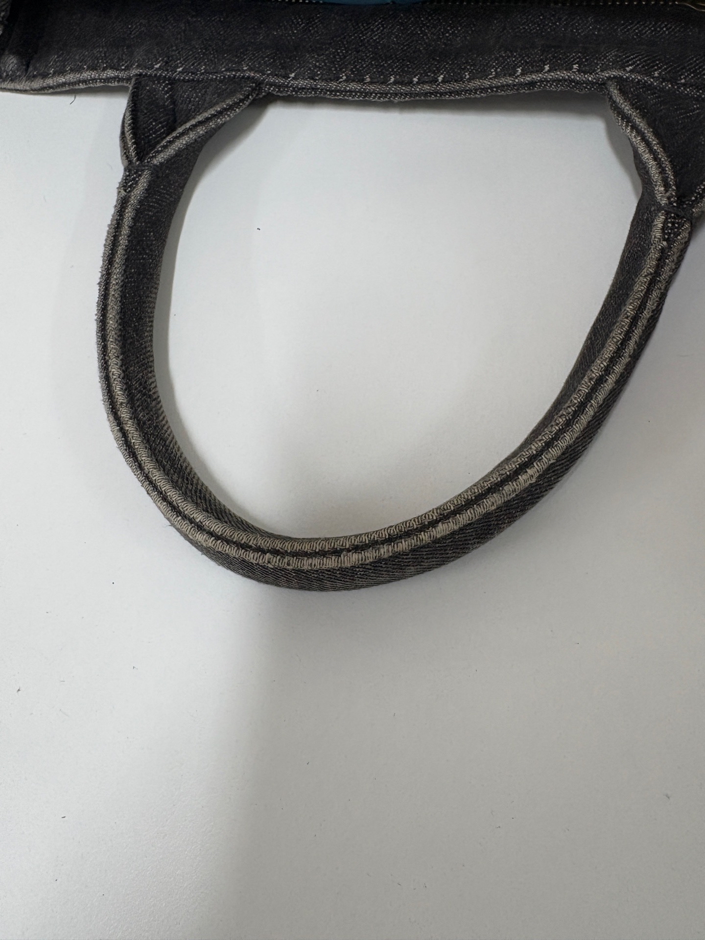 【預訂貨品】Prada黑色牛仔沙灘包