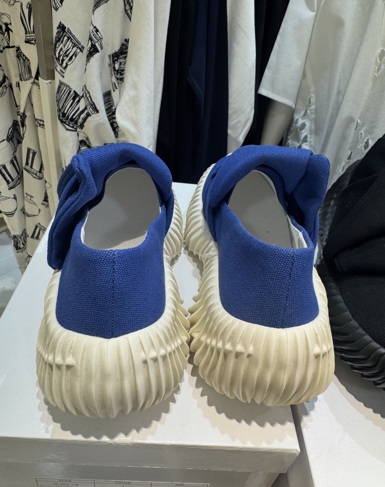 💕 Gomme blue sneakers size M 💕