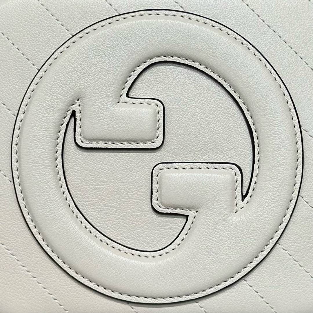 ▪大货实拍 𝐆𝐮𝐜𝐜𝐢 𝐁𝐥𝐨𝐧𝐝𝐢𝐞系列产品 型号：744434 尺寸：17*15*9cm