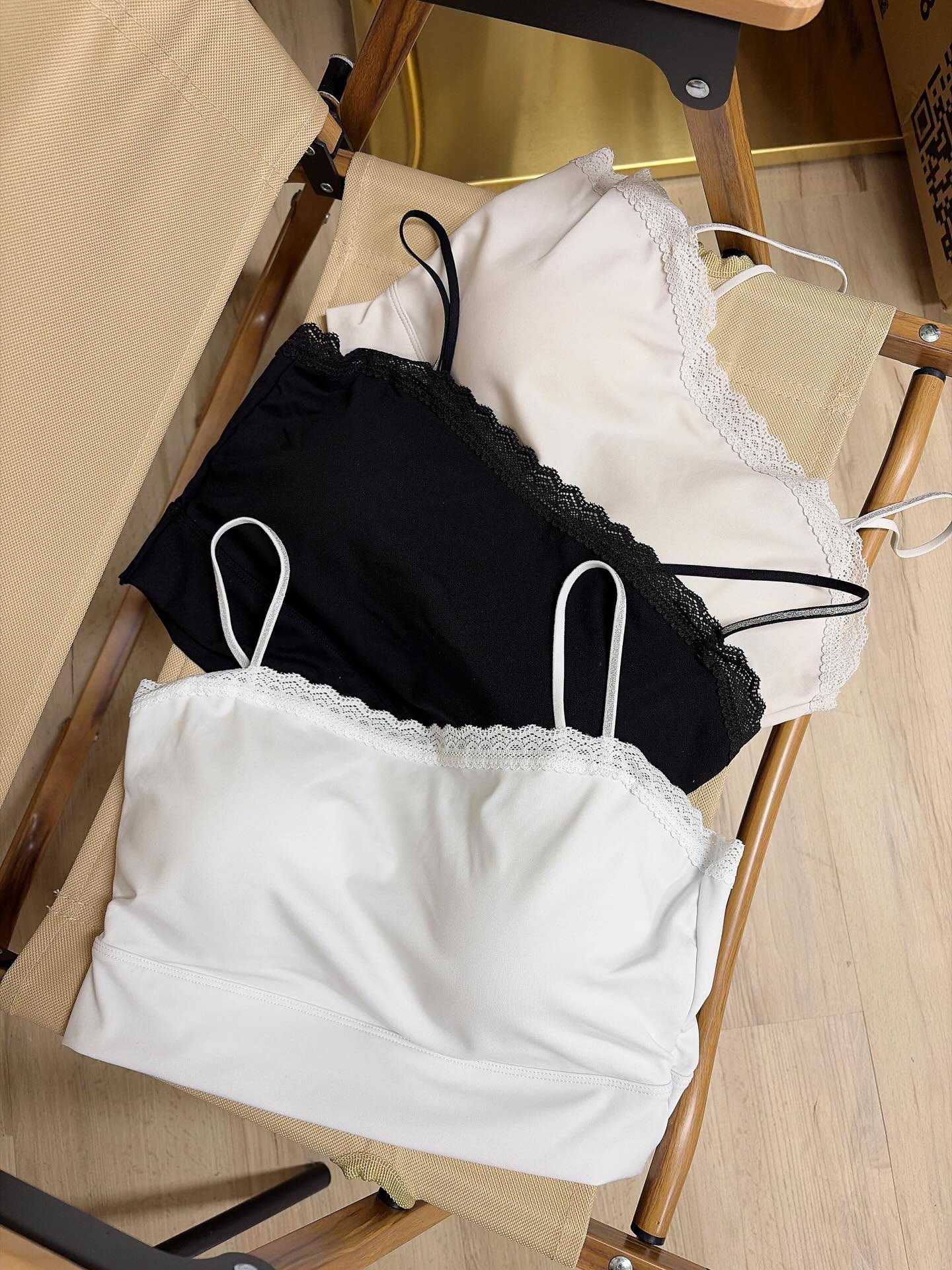 銀閃帶 幼lace邊 Bra top