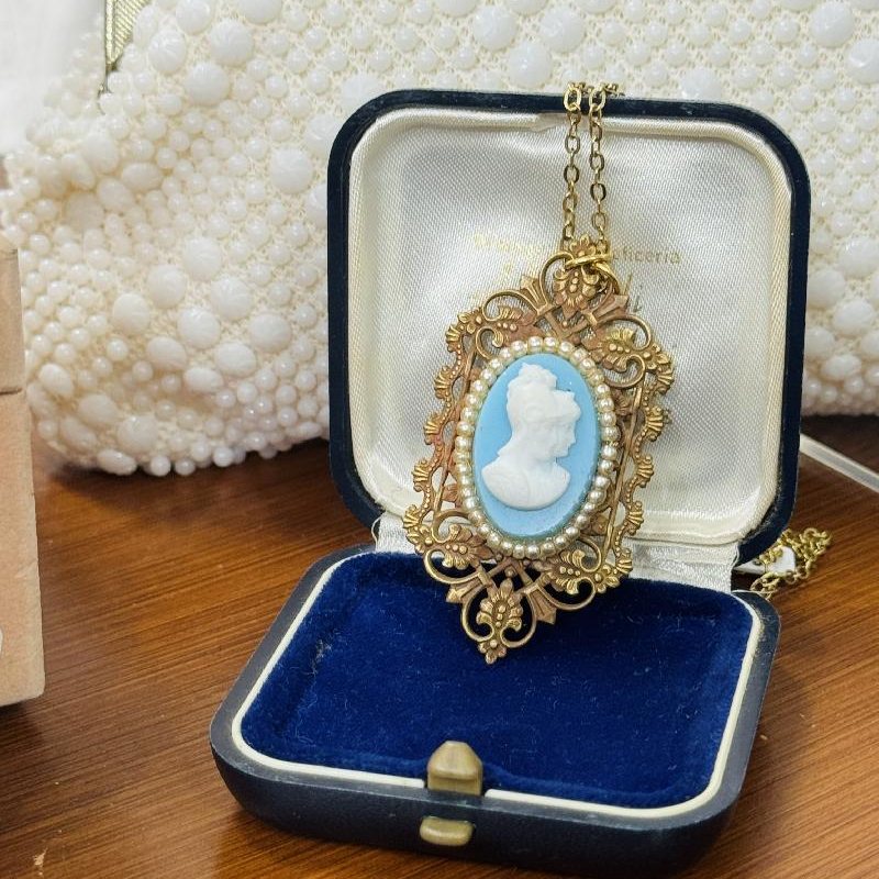 Vintage Recomposed Double Portrait Blue Glass Cameo Pendant Necklace(B121)