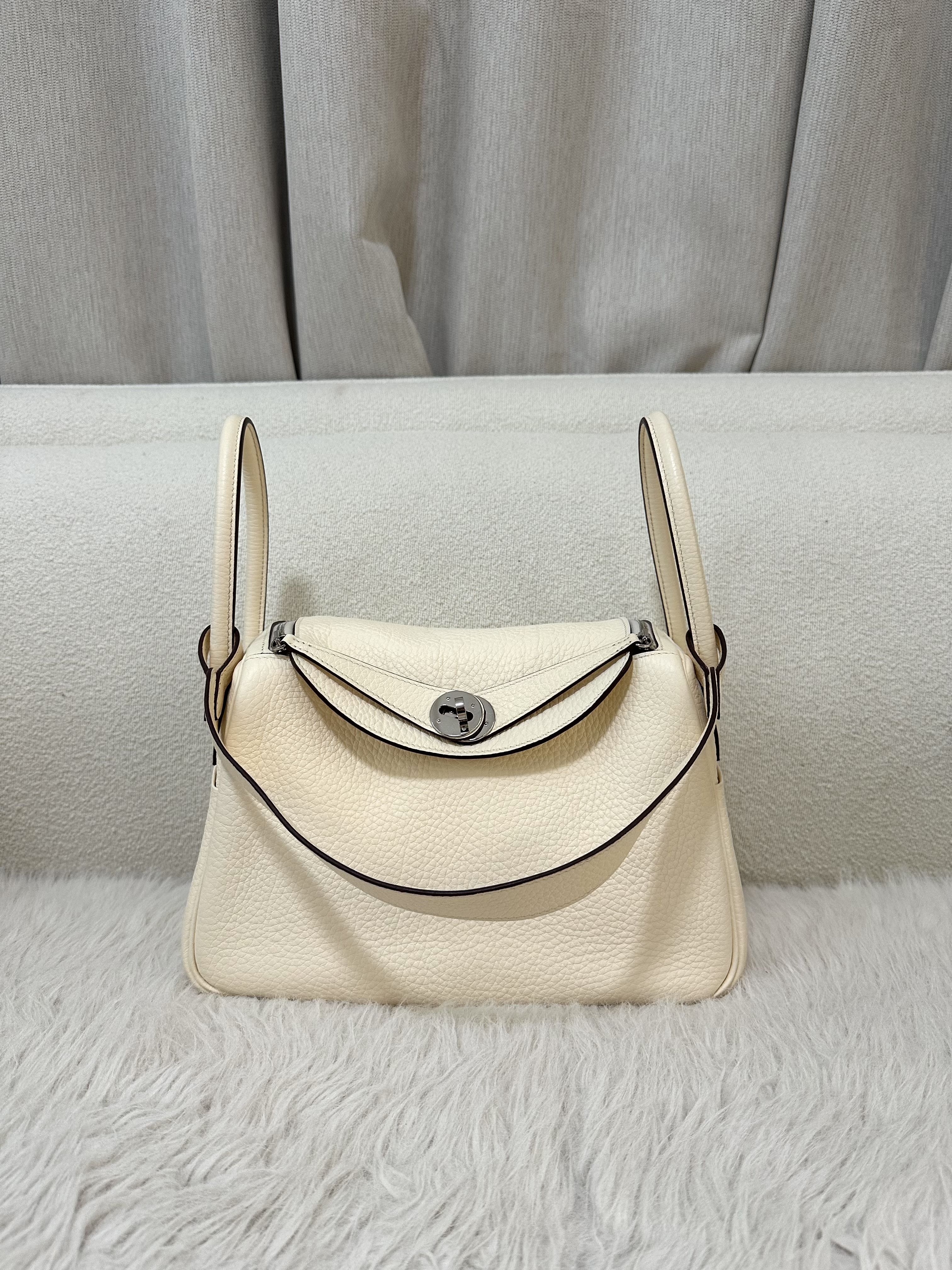 Pre-owned Hermes Lindy 26/ Stamp U/ Product Code: 26022118