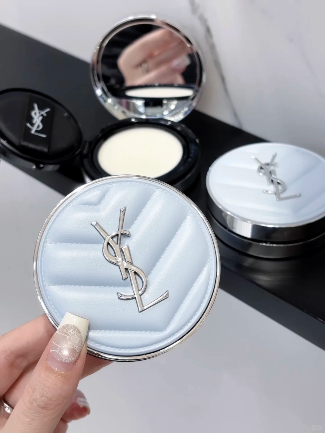 2026限定新品！YSL 聖羅蘭 冰感柔霧藍氣墊 冰川藍水散粉 All Hours Blur Cushion Limited Icy Blue Edition