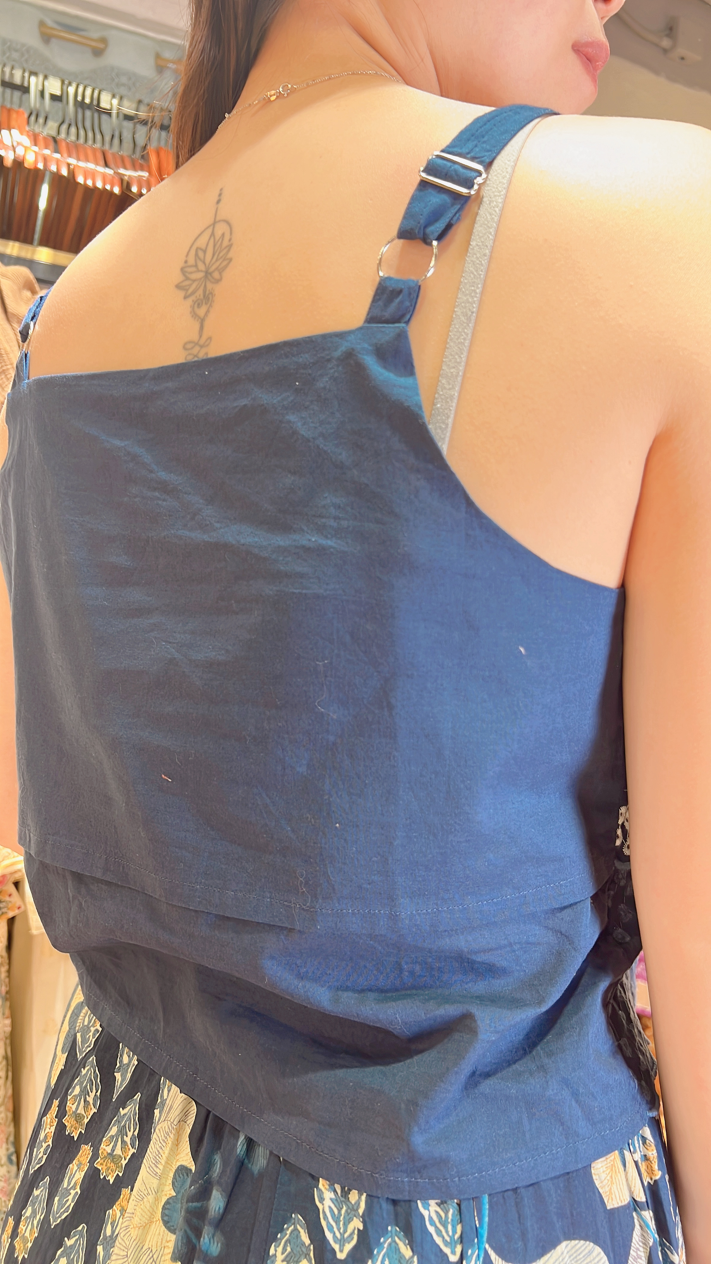 1976 Navy Blue Wavy Edge Sleeveless Top 17"