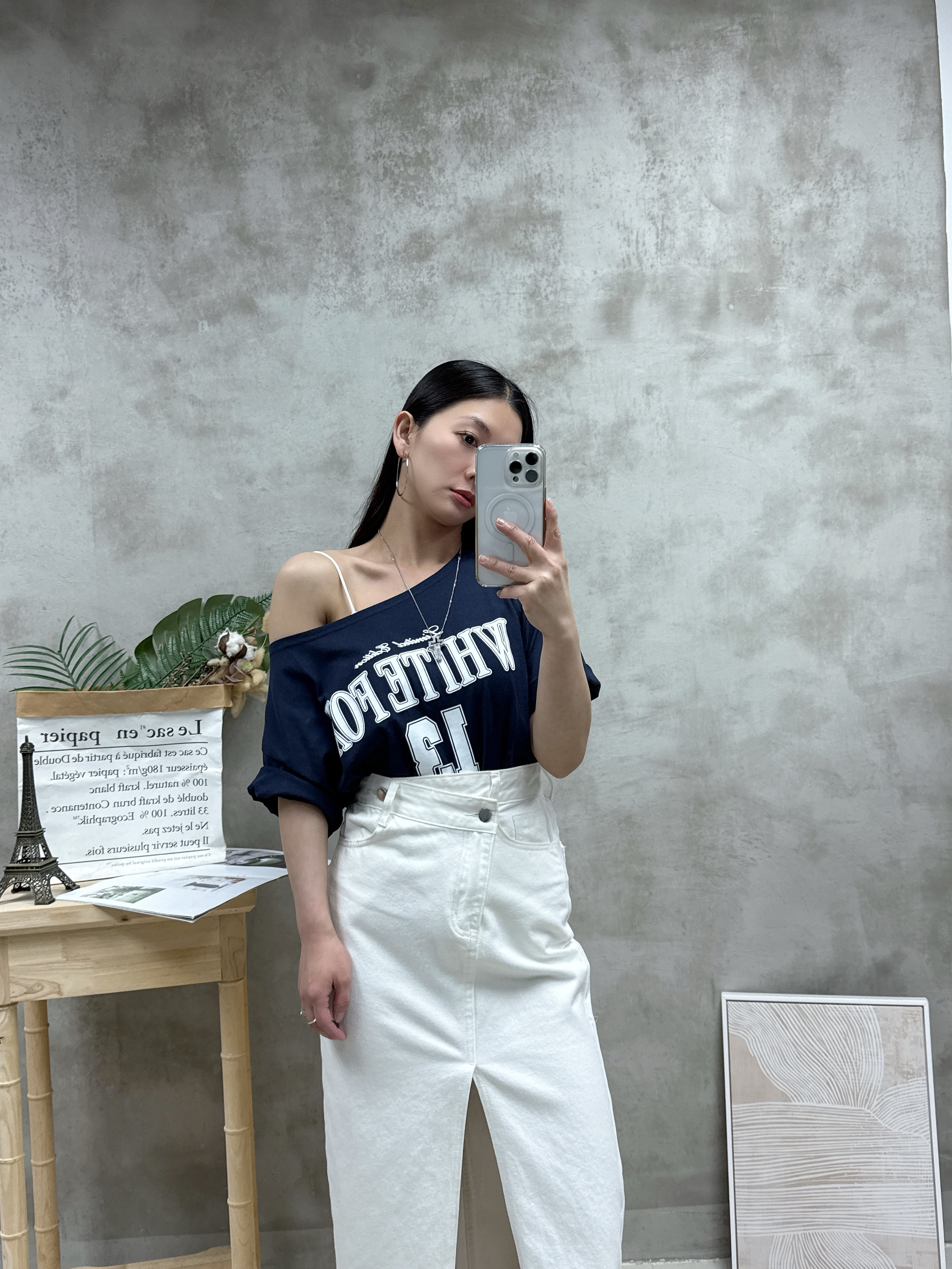 F09 單邊露膊英文字tee