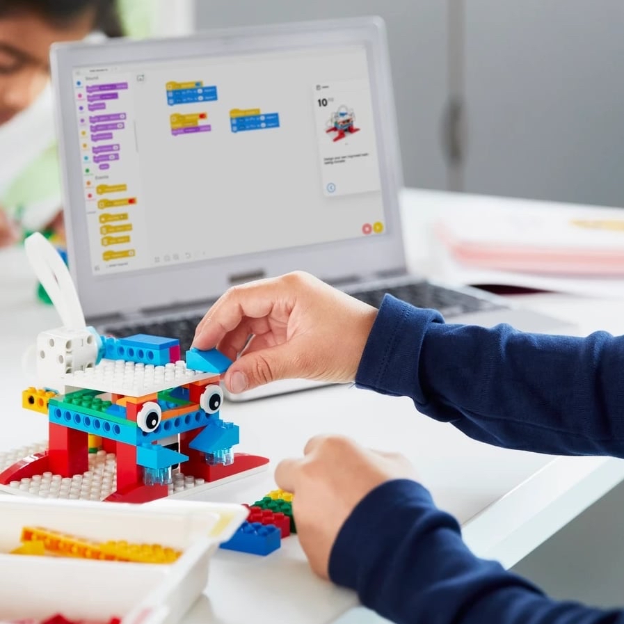 LEGO® SPIKE Essential 簡單編程入門