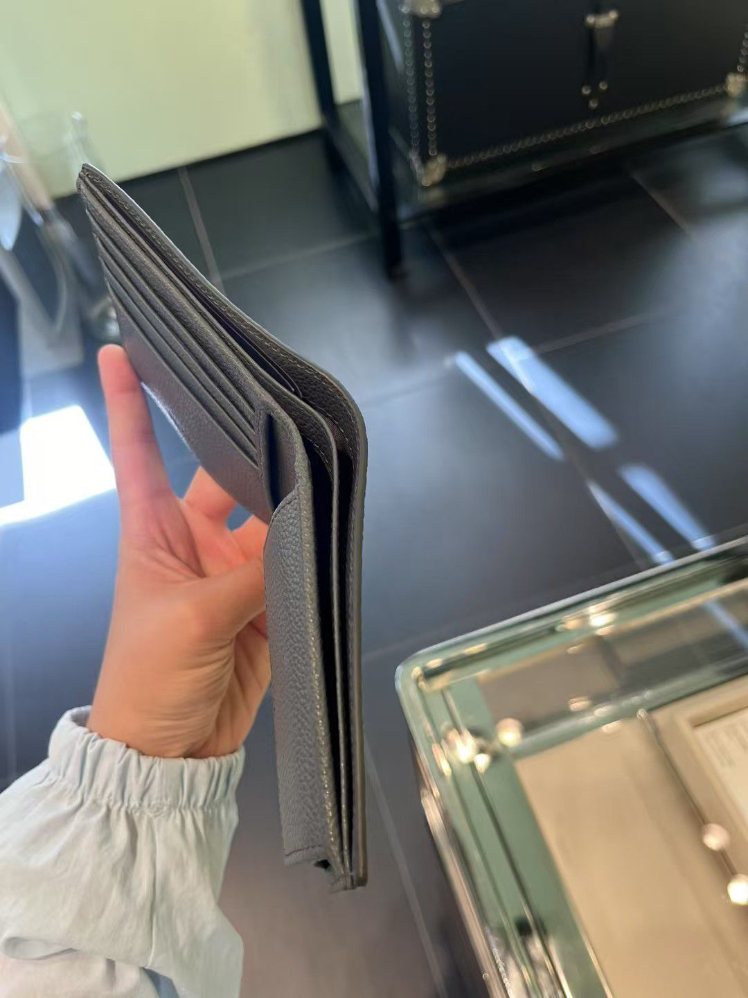 預購 Prada🚹🚹男士 灰色短銀包，有coins 位