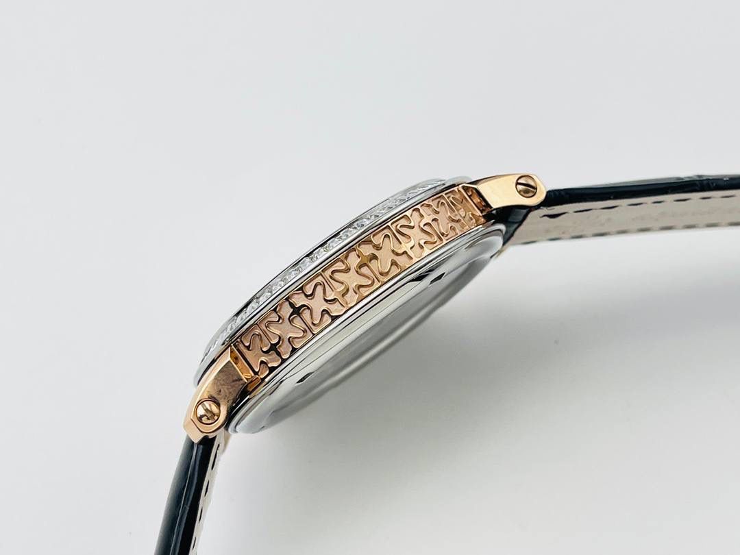 V4升级版 市场最高版本 功能跟正品一样 百达.翡丽星空升级终极版！升级细节： 1⃣️做到了跟正品满天星自动转的功能！ 2⃣️升级日历的排法和正品一样的顺序！ 3⃣️直径42毫米，厚度11毫米！ 4⃣️最大亮点：百达.翡丽星空里的月亮会根据天空上的月亮变化而变化！根据天空上的月圆月缺搬（初一月弯弯初十五月圆）到手表上了！