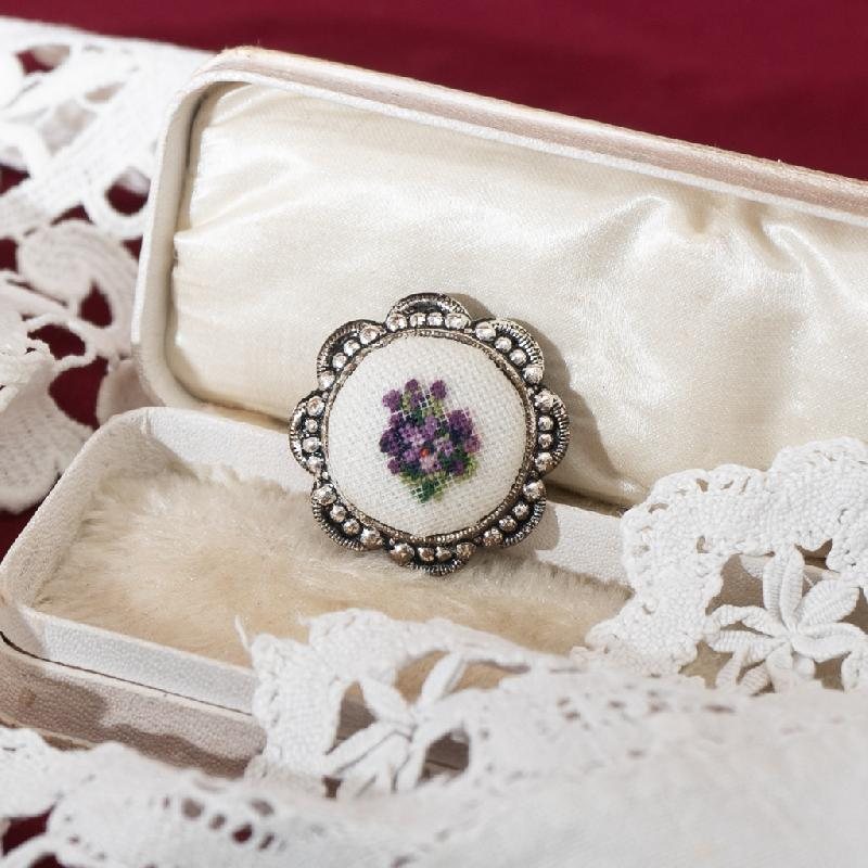 C.a. 1970s Austrian Needlepoint New Old Stock - Forget Me Not Collar Brooch (MT1978)