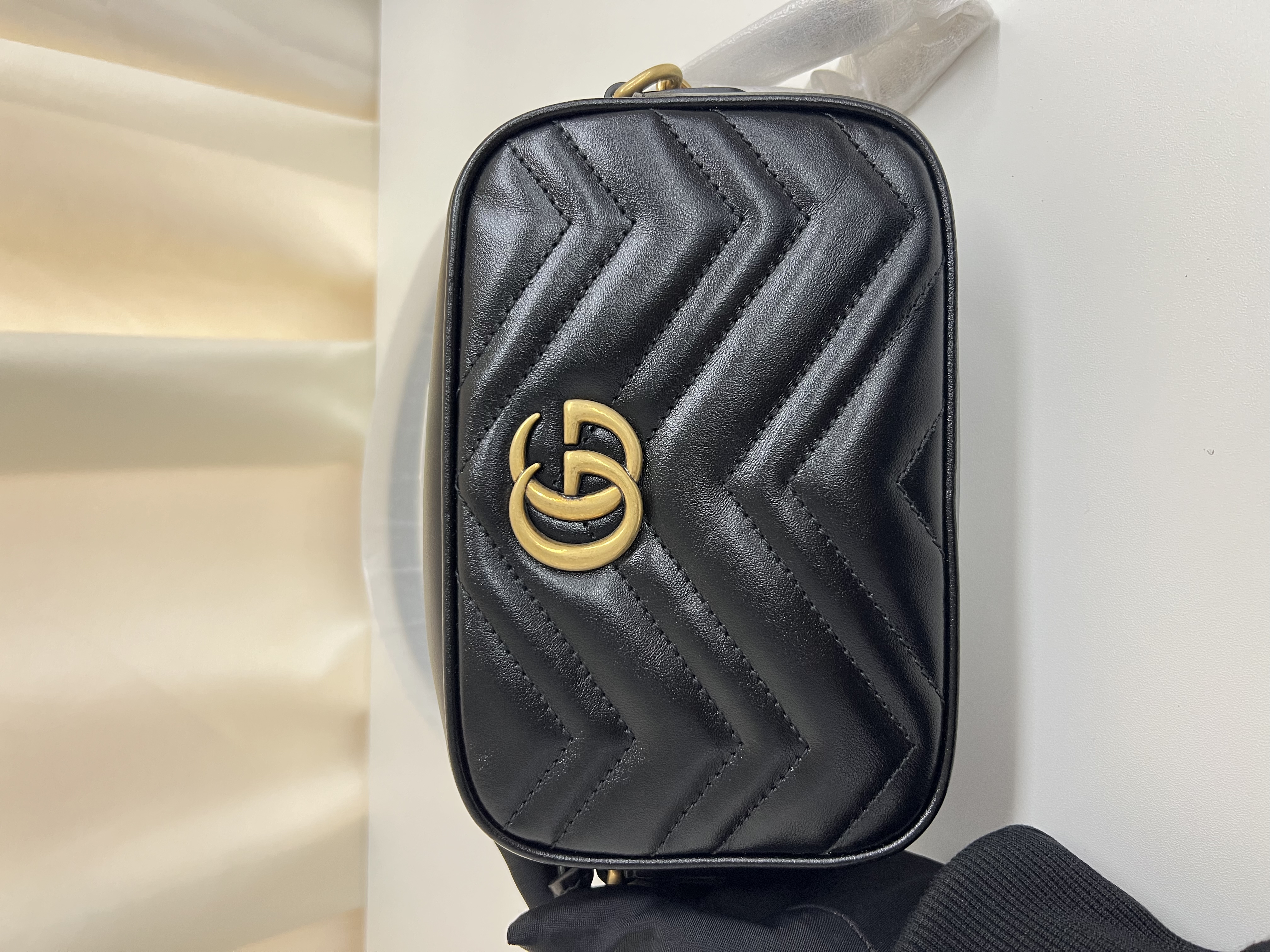 Unused-Item GUCCI GG Marmont Camera Bag / Product Code: 26012807