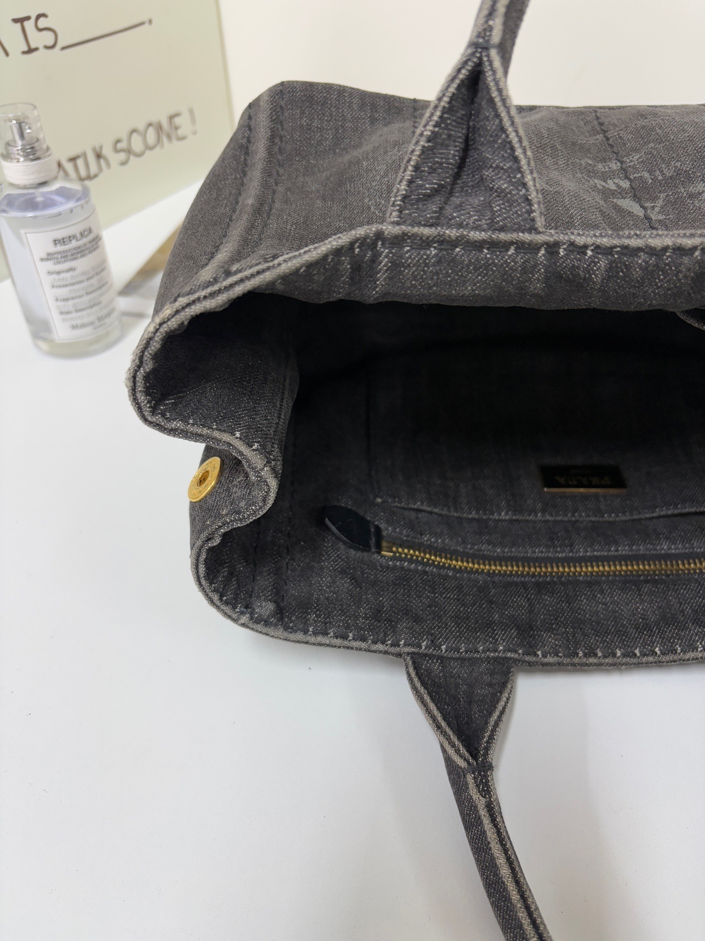 【預訂貨品】Prada黑色牛仔沙灘包