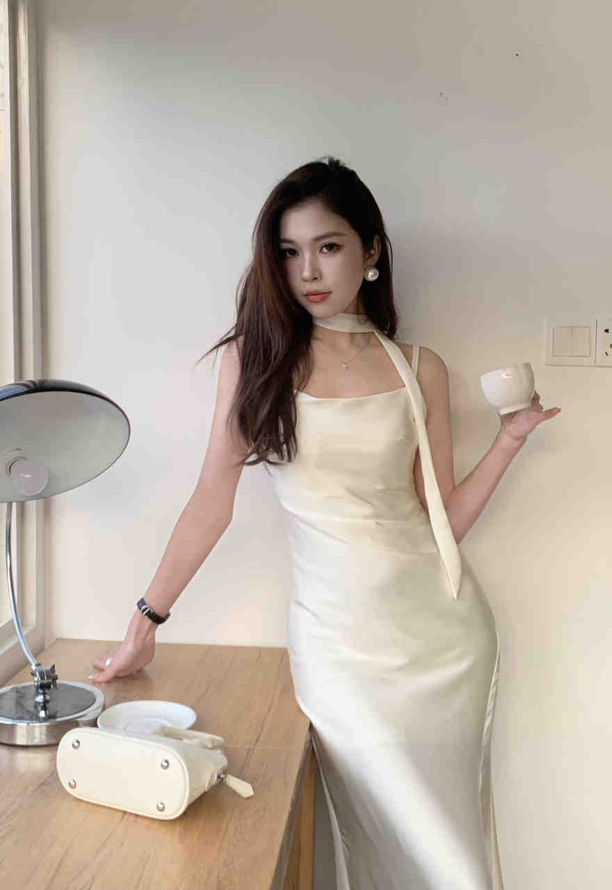 DR386气质缎面连衣裙